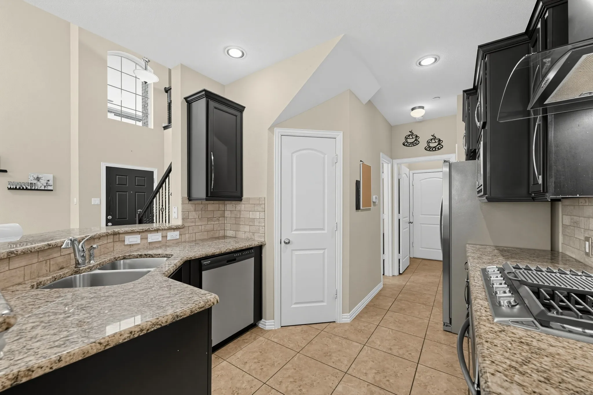 Townhouse For Sale in Collin County , 4668 Perthshire Court, Plano, Texas 75024, 3 Bedroom, 3 Bathroom, 2 Garage spaces, 1,825 Sqft, built in 2013, mls#21406568, Real Estate Agent in Plano, Homes For Sale in Collin county, Homes For Sale in Plano, Realtor in Plano Texas, Real Estate Brokerage Independent Realty Texas, Luminita Cordes Realtor
