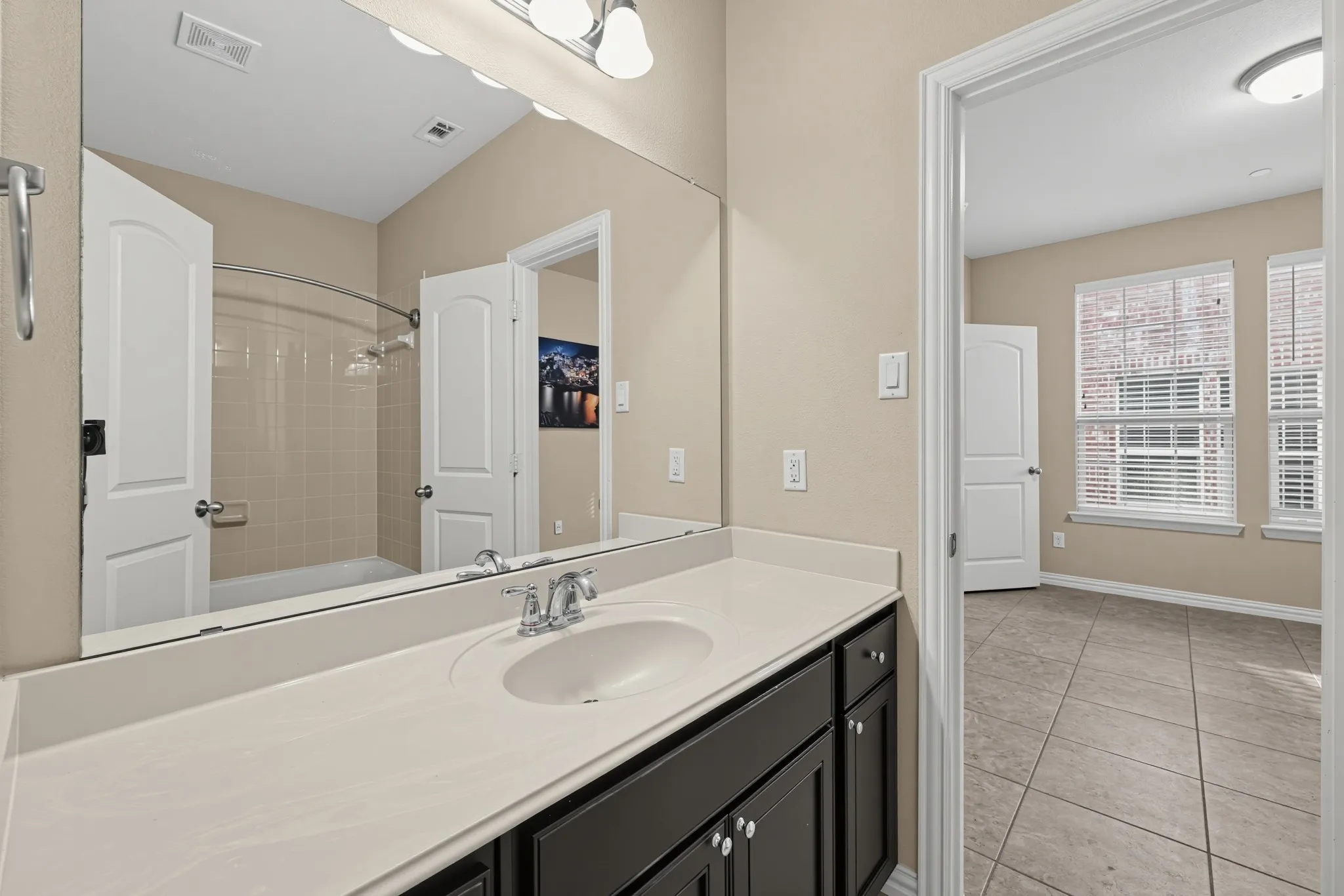 Townhouse For Sale in Collin County , 4668 Perthshire Court, Plano, Texas 75024, 3 Bedroom, 3 Bathroom, 2 Garage spaces, 1,825 Sqft, built in 2013, mls#21406568, Real Estate Agent in Plano, Homes For Sale in Collin county, Homes For Sale in Plano, Realtor in Plano Texas, Real Estate Brokerage Independent Realty Texas, Luminita Cordes Realtor