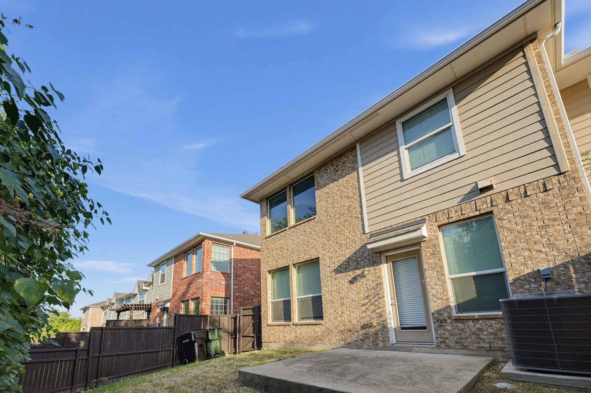 Townhouse For Sale in Collin County , 4668 Perthshire Court, Plano, Texas 75024, 3 Bedroom, 3 Bathroom, 2 Garage spaces, 1,825 Sqft, built in 2013, mls#21406568, Real Estate Agent in Plano, Homes For Sale in Collin county, Homes For Sale in Plano, Realtor in Plano Texas, Real Estate Brokerage Independent Realty Texas, Luminita Cordes Realtor