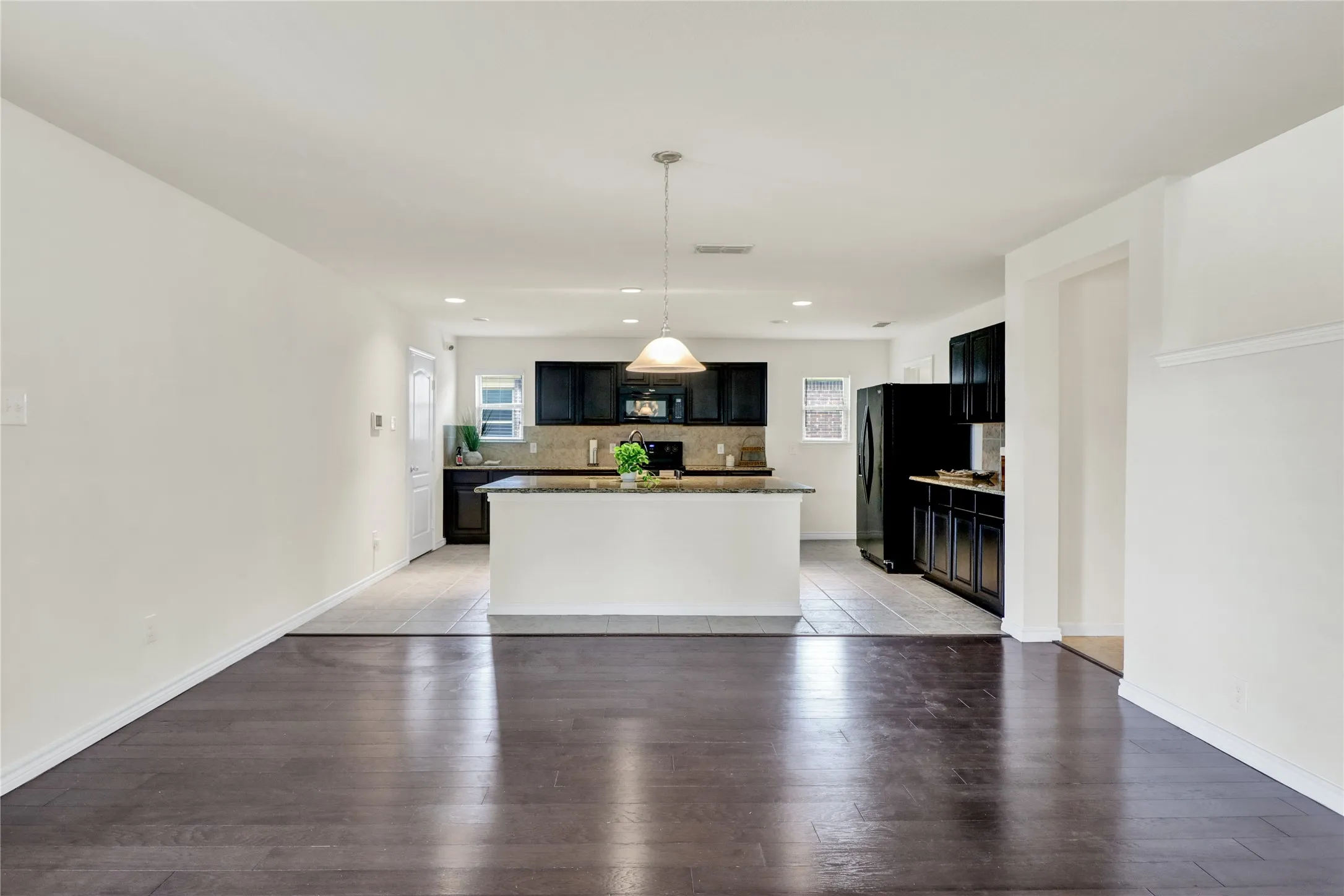 Single Family Residence For Rent in Dallas County , 728 Snapdragon Lane, De Soto, Texas 75115, 4 Bedroom, 3 Bathroom, 2 Garage spaces, 3,392 Sqft, built in 2016, mls#21406646, Real Estate Agent in De Soto, Homes For Rent in Dallas county, Homes For Rent in De Soto, Realtor in De Soto Texas, Real Estate Brokerage Independent Realty Texas, Luminita Cordes Realtor
