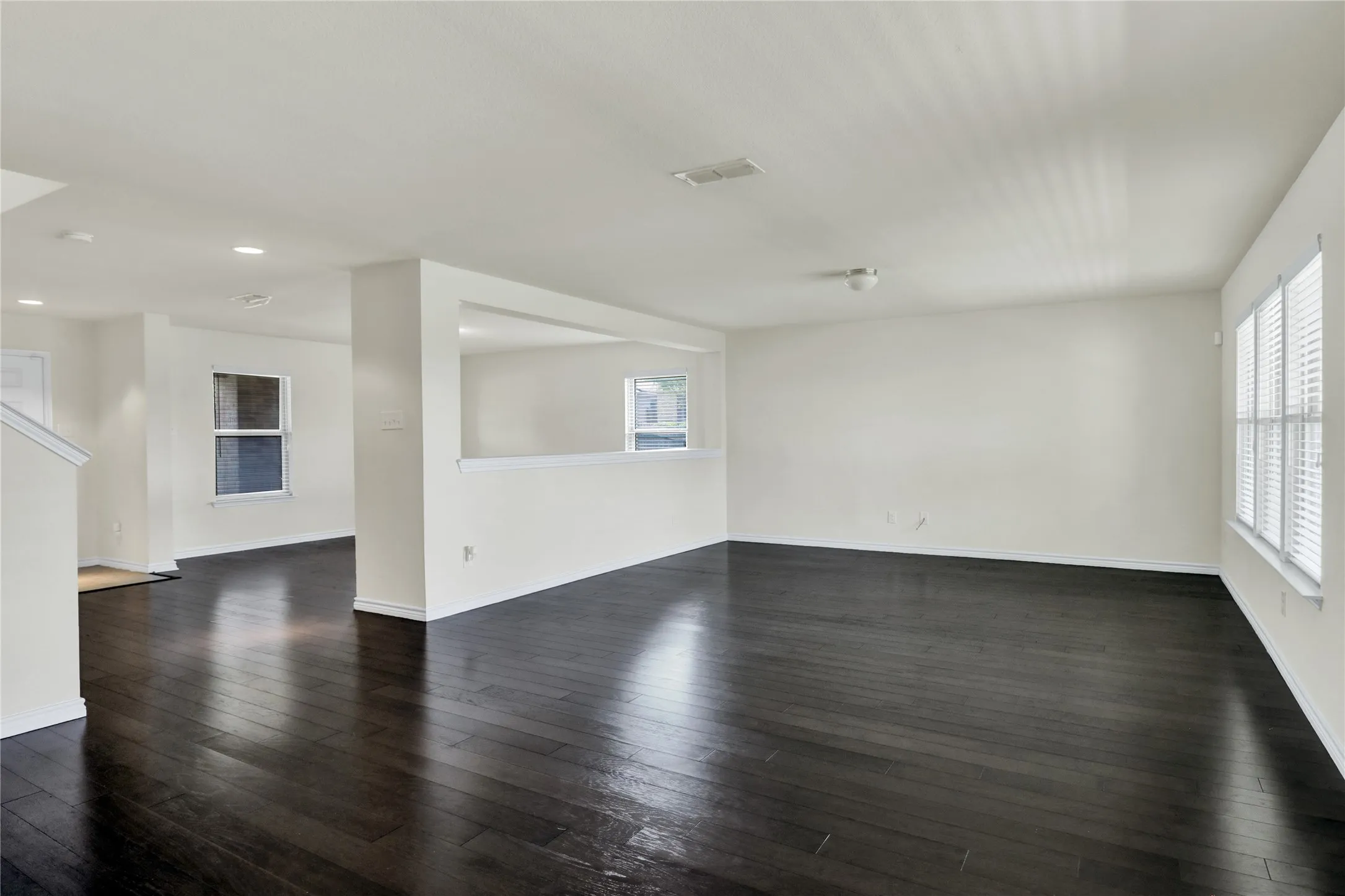 Single Family Residence For Rent in Dallas County , 728 Snapdragon Lane, De Soto, Texas 75115, 4 Bedroom, 3 Bathroom, 2 Garage spaces, 3,392 Sqft, built in 2016, mls#21406646, Real Estate Agent in De Soto, Homes For Rent in Dallas county, Homes For Rent in De Soto, Realtor in De Soto Texas, Real Estate Brokerage Independent Realty Texas, Luminita Cordes Realtor