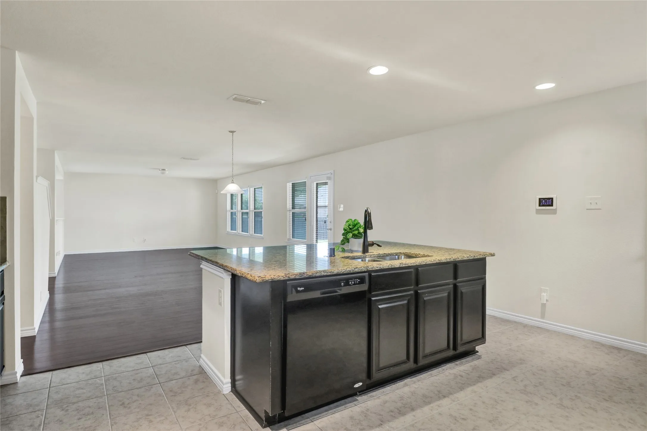 Single Family Residence For Rent in Dallas County , 728 Snapdragon Lane, De Soto, Texas 75115, 4 Bedroom, 3 Bathroom, 2 Garage spaces, 3,392 Sqft, built in 2016, mls#21406646, Real Estate Agent in De Soto, Homes For Rent in Dallas county, Homes For Rent in De Soto, Realtor in De Soto Texas, Real Estate Brokerage Independent Realty Texas, Luminita Cordes Realtor