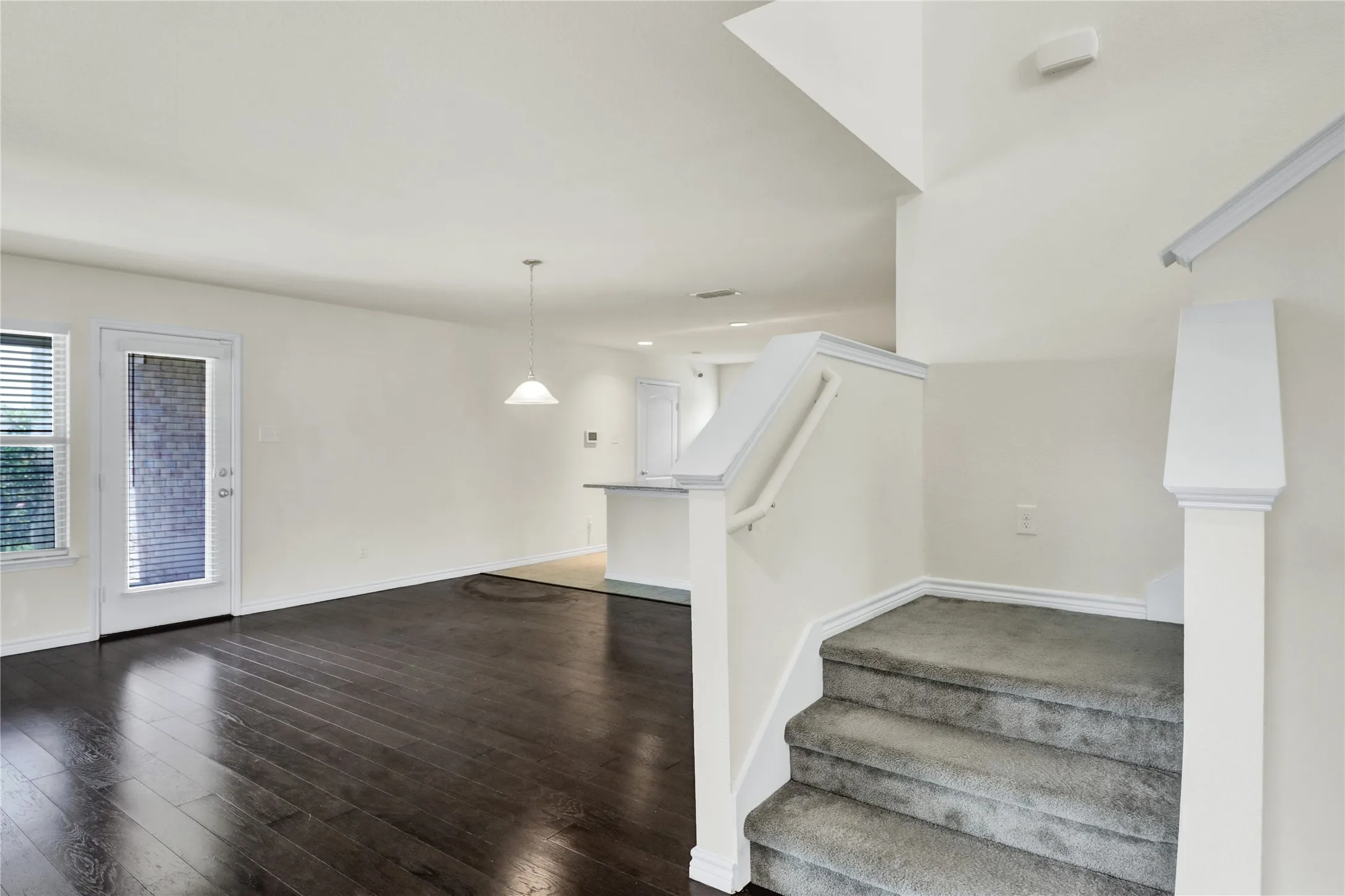 Single Family Residence For Rent in Dallas County , 728 Snapdragon Lane, De Soto, Texas 75115, 4 Bedroom, 3 Bathroom, 2 Garage spaces, 3,392 Sqft, built in 2016, mls#21406646, Real Estate Agent in De Soto, Homes For Rent in Dallas county, Homes For Rent in De Soto, Realtor in De Soto Texas, Real Estate Brokerage Independent Realty Texas, Luminita Cordes Realtor