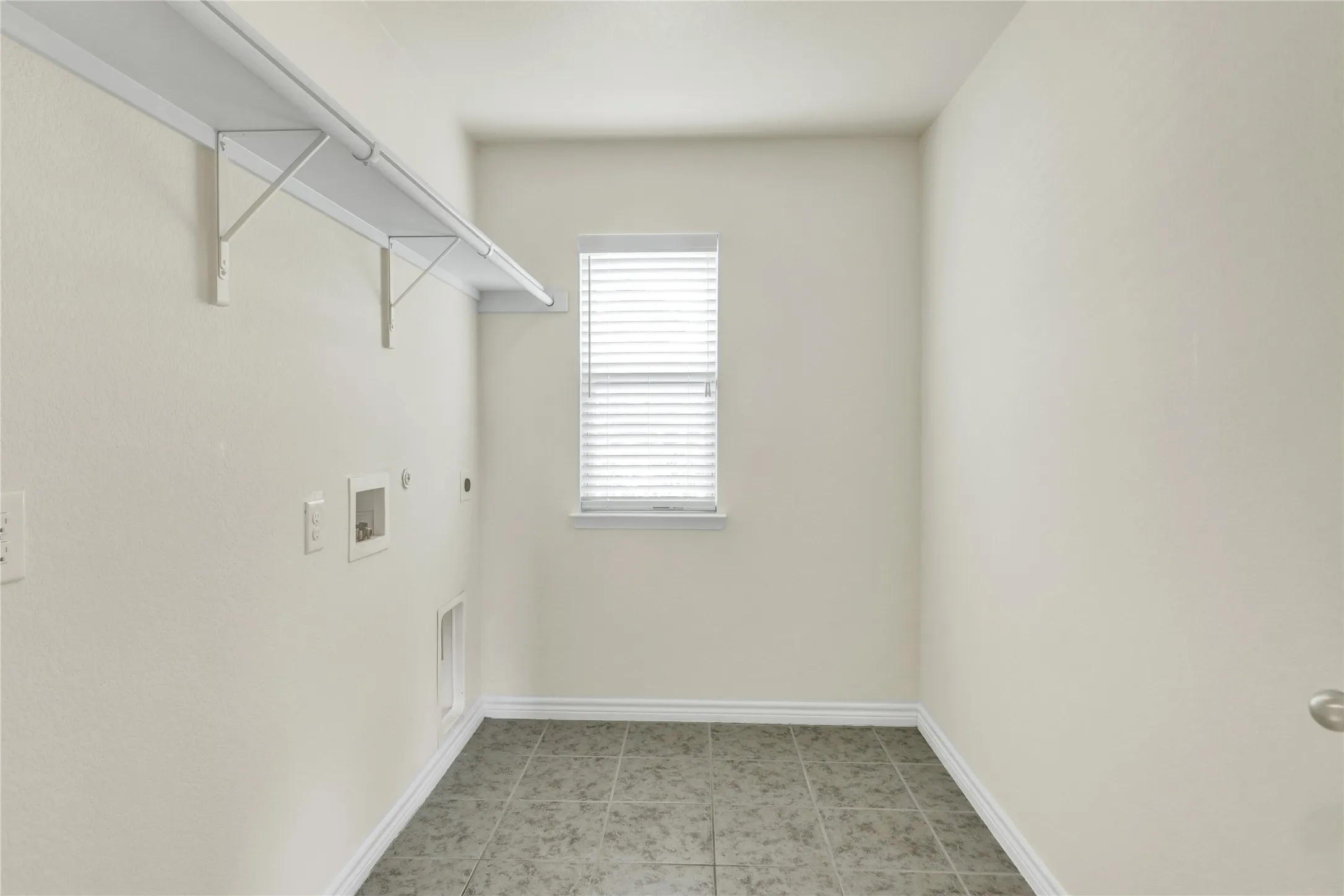Single Family Residence For Rent in Dallas County , 728 Snapdragon Lane, De Soto, Texas 75115, 4 Bedroom, 3 Bathroom, 2 Garage spaces, 3,392 Sqft, built in 2016, mls#21406646, Real Estate Agent in De Soto, Homes For Rent in Dallas county, Homes For Rent in De Soto, Realtor in De Soto Texas, Real Estate Brokerage Independent Realty Texas, Luminita Cordes Realtor