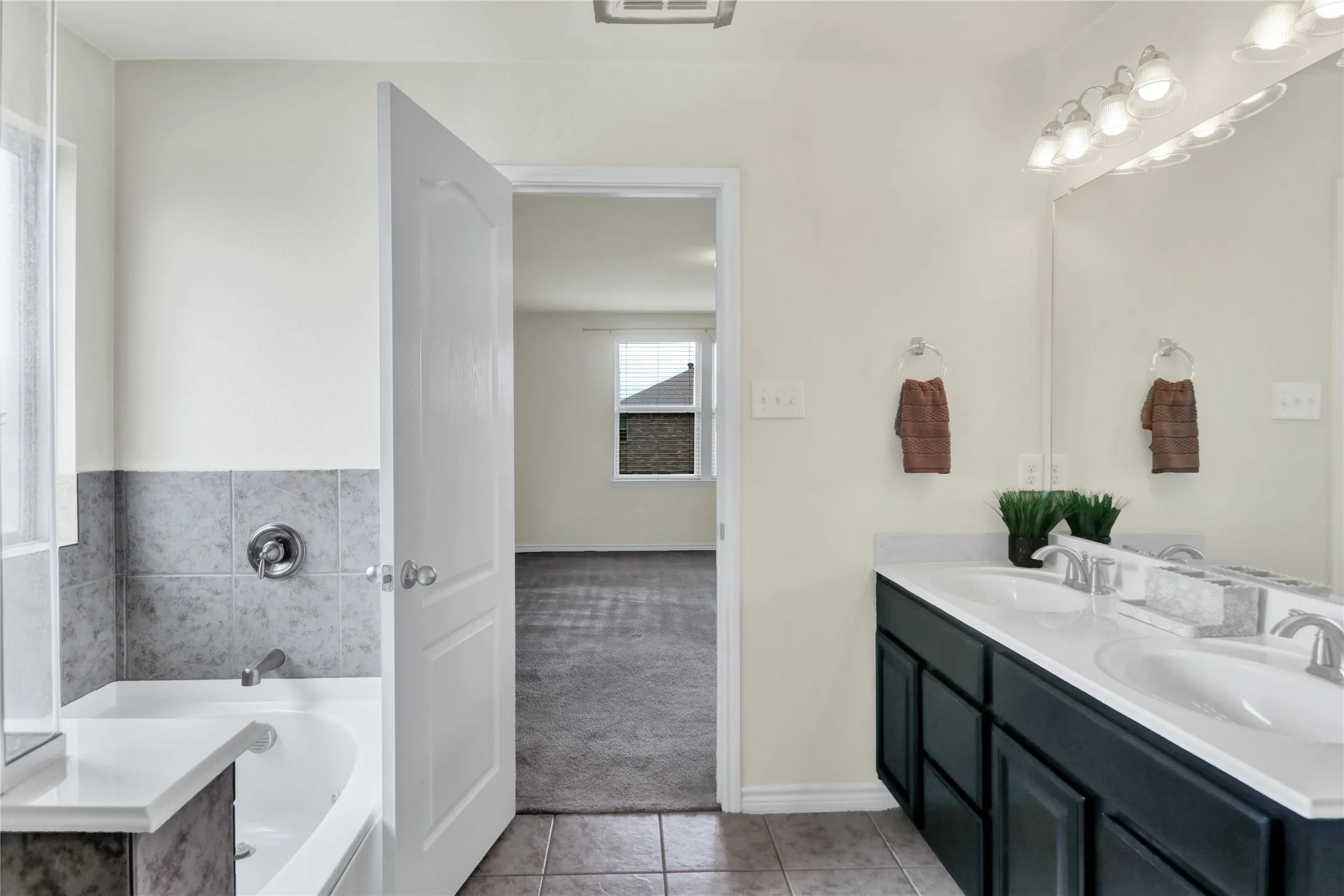 Single Family Residence For Rent in Dallas County , 728 Snapdragon Lane, De Soto, Texas 75115, 4 Bedroom, 3 Bathroom, 2 Garage spaces, 3,392 Sqft, built in 2016, mls#21406646, Real Estate Agent in De Soto, Homes For Rent in Dallas county, Homes For Rent in De Soto, Realtor in De Soto Texas, Real Estate Brokerage Independent Realty Texas, Luminita Cordes Realtor