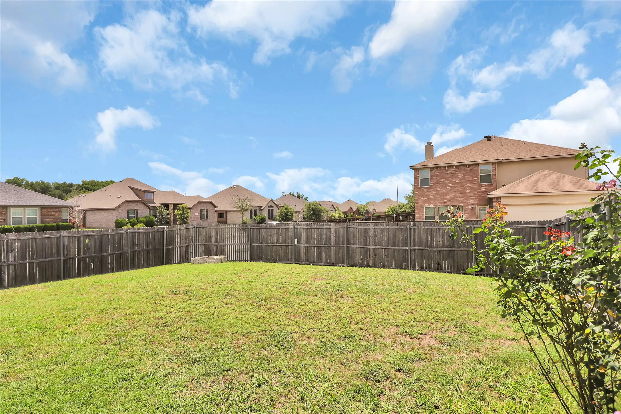 Single Family Residence For Rent in Dallas County , 728 Snapdragon Lane, De Soto, Texas 75115, 4 Bedroom, 3 Bathroom, 2 Garage spaces, 3,392 Sqft, built in 2016, mls#21406646, Real Estate Agent in De Soto, Homes For Rent in Dallas county, Homes For Rent in De Soto, Realtor in De Soto Texas, Real Estate Brokerage Independent Realty Texas, Luminita Cordes Realtor