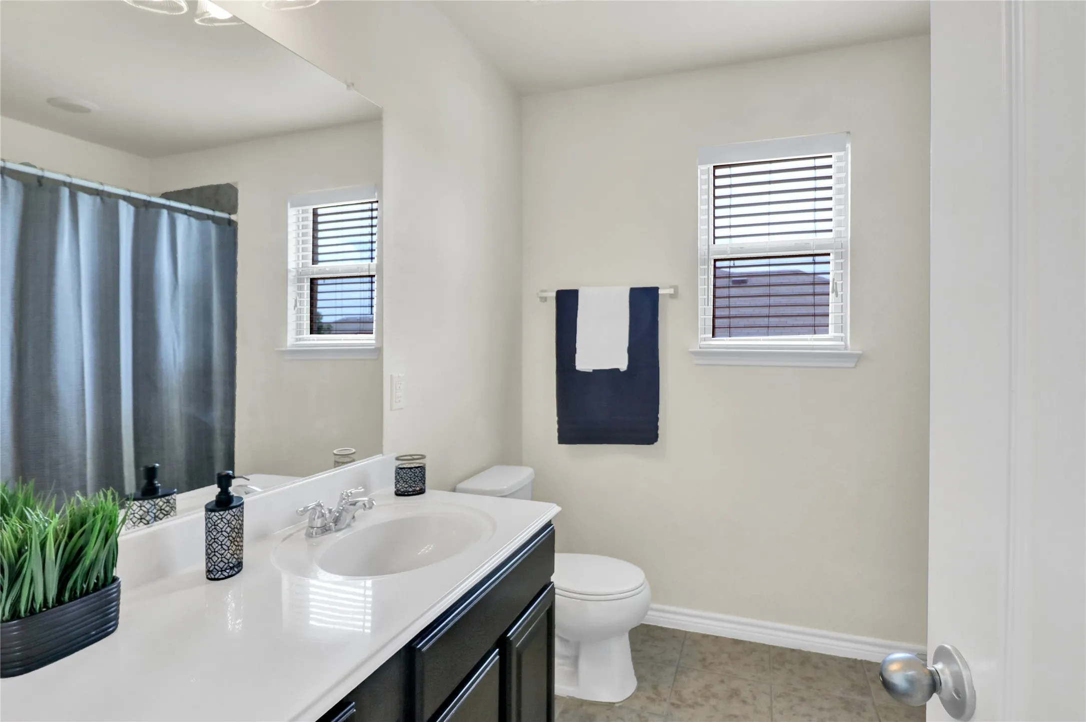 Single Family Residence For Rent in Dallas County , 728 Snapdragon Lane, De Soto, Texas 75115, 4 Bedroom, 3 Bathroom, 2 Garage spaces, 3,392 Sqft, built in 2016, mls#21406646, Real Estate Agent in De Soto, Homes For Rent in Dallas county, Homes For Rent in De Soto, Realtor in De Soto Texas, Real Estate Brokerage Independent Realty Texas, Luminita Cordes Realtor