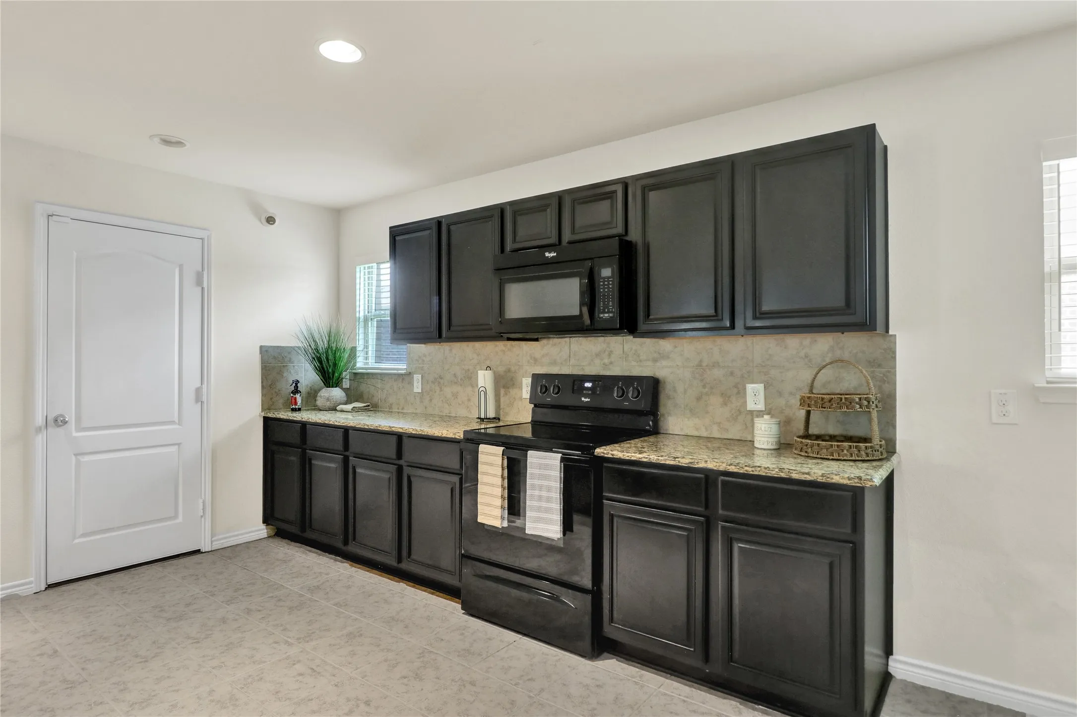 Single Family Residence For Rent in Dallas County , 728 Snapdragon Lane, De Soto, Texas 75115, 4 Bedroom, 3 Bathroom, 2 Garage spaces, 3,392 Sqft, built in 2016, mls#21406646, Real Estate Agent in De Soto, Homes For Rent in Dallas county, Homes For Rent in De Soto, Realtor in De Soto Texas, Real Estate Brokerage Independent Realty Texas, Luminita Cordes Realtor