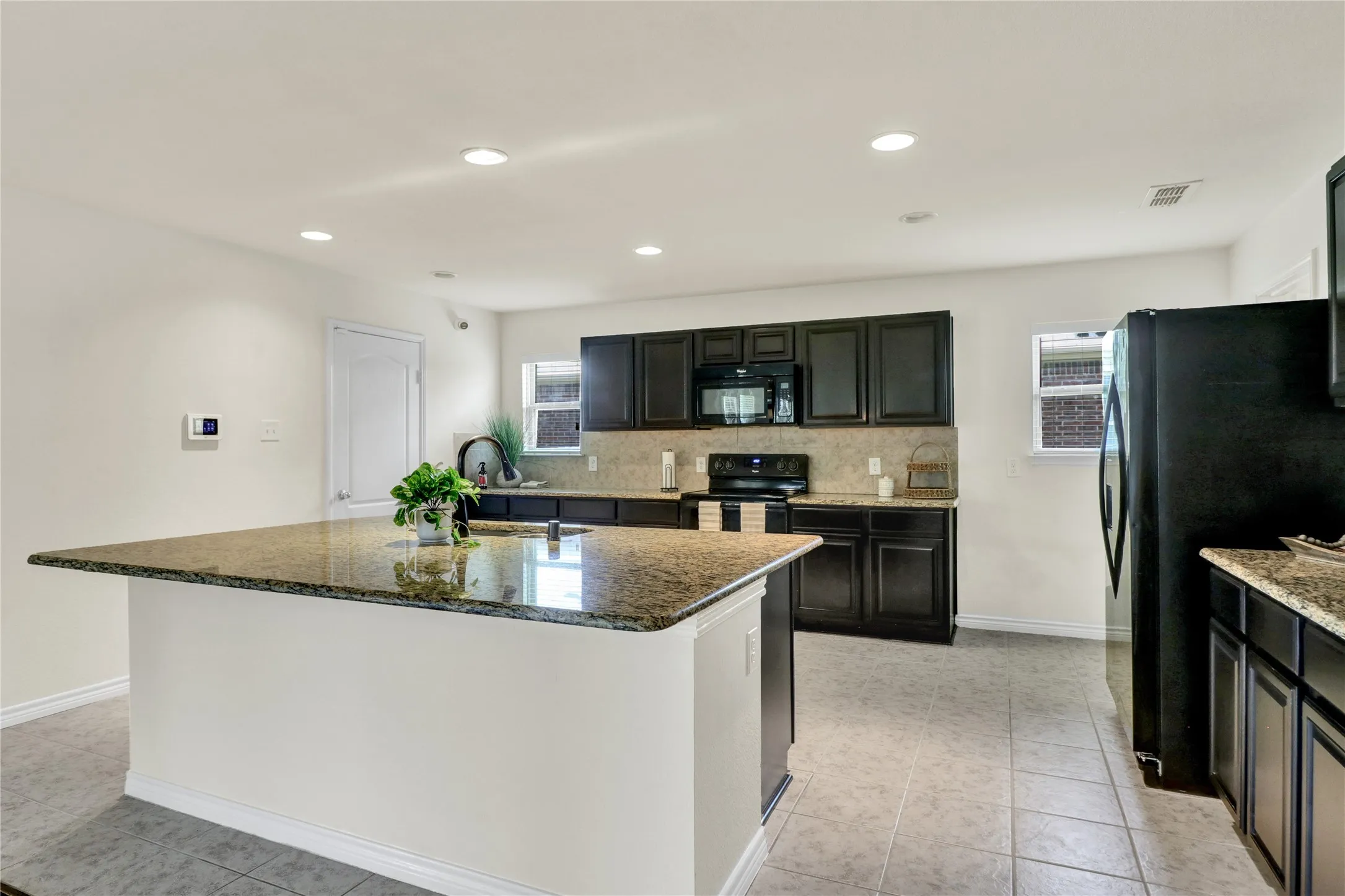Single Family Residence For Rent in Dallas County , 728 Snapdragon Lane, De Soto, Texas 75115, 4 Bedroom, 3 Bathroom, 2 Garage spaces, 3,392 Sqft, built in 2016, mls#21406646, Real Estate Agent in De Soto, Homes For Rent in Dallas county, Homes For Rent in De Soto, Realtor in De Soto Texas, Real Estate Brokerage Independent Realty Texas, Luminita Cordes Realtor