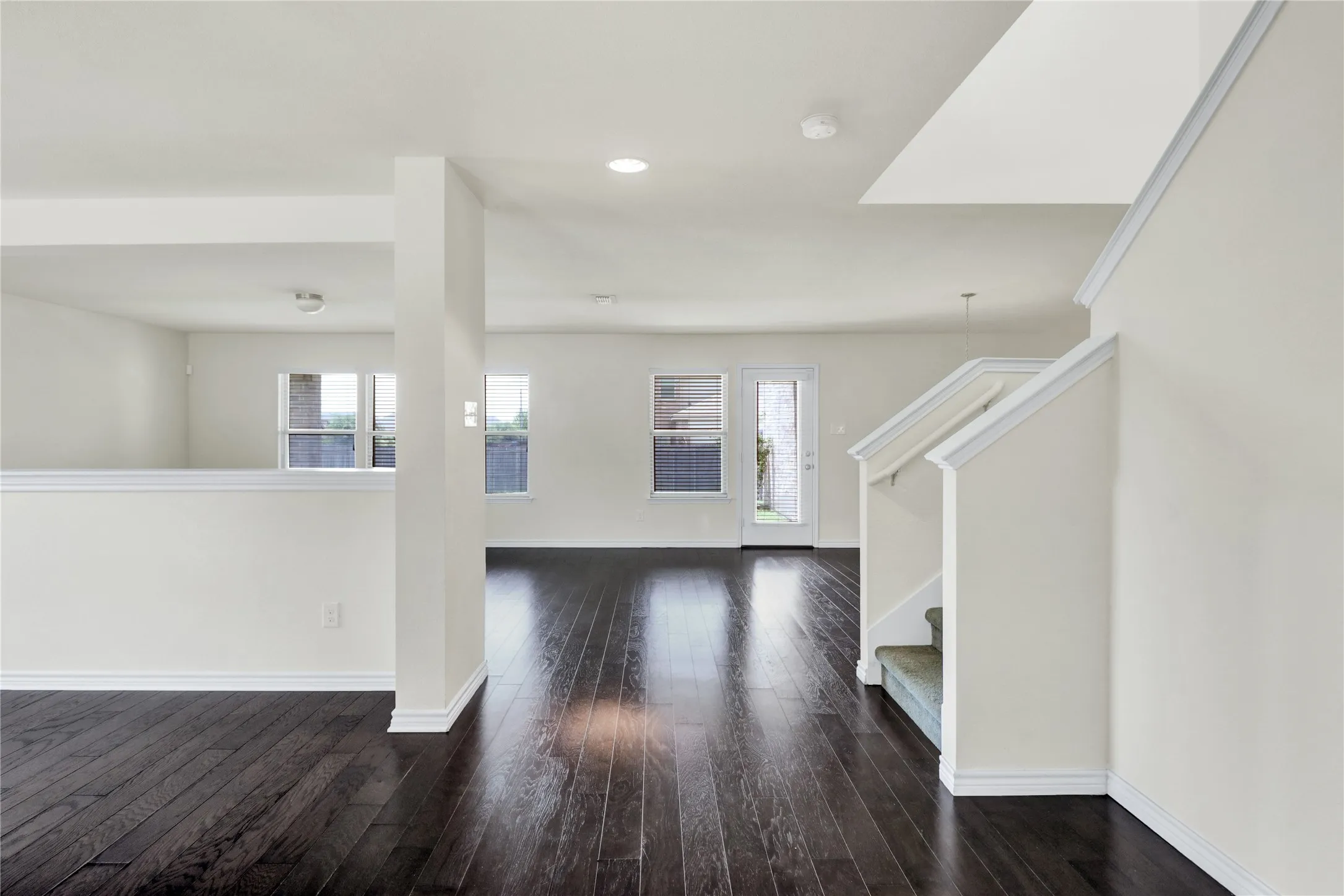 Single Family Residence For Rent in Dallas County , 728 Snapdragon Lane, De Soto, Texas 75115, 4 Bedroom, 3 Bathroom, 2 Garage spaces, 3,392 Sqft, built in 2016, mls#21406646, Real Estate Agent in De Soto, Homes For Rent in Dallas county, Homes For Rent in De Soto, Realtor in De Soto Texas, Real Estate Brokerage Independent Realty Texas, Luminita Cordes Realtor