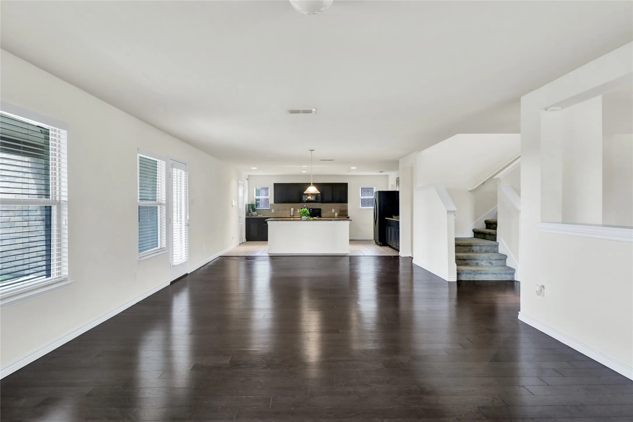 Single Family Residence For Rent in Dallas County , 728 Snapdragon Lane, De Soto, Texas 75115, 4 Bedroom, 3 Bathroom, 2 Garage spaces, 3,392 Sqft, built in 2016, mls#21406646, Real Estate Agent in De Soto, Homes For Rent in Dallas county, Homes For Rent in De Soto, Realtor in De Soto Texas, Real Estate Brokerage Independent Realty Texas, Luminita Cordes Realtor