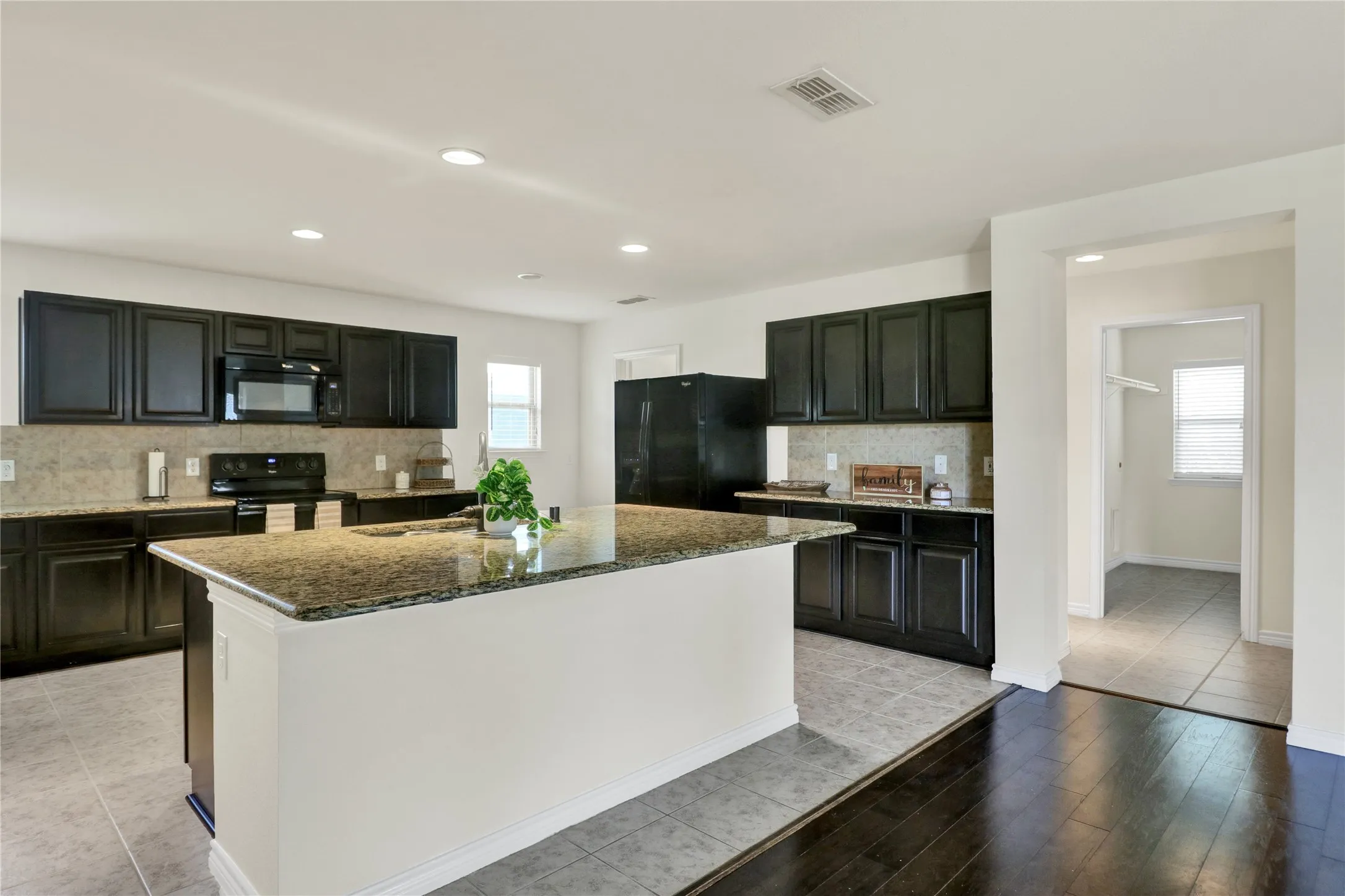 Single Family Residence For Rent in Dallas County , 728 Snapdragon Lane, De Soto, Texas 75115, 4 Bedroom, 3 Bathroom, 2 Garage spaces, 3,392 Sqft, built in 2016, mls#21406646, Real Estate Agent in De Soto, Homes For Rent in Dallas county, Homes For Rent in De Soto, Realtor in De Soto Texas, Real Estate Brokerage Independent Realty Texas, Luminita Cordes Realtor