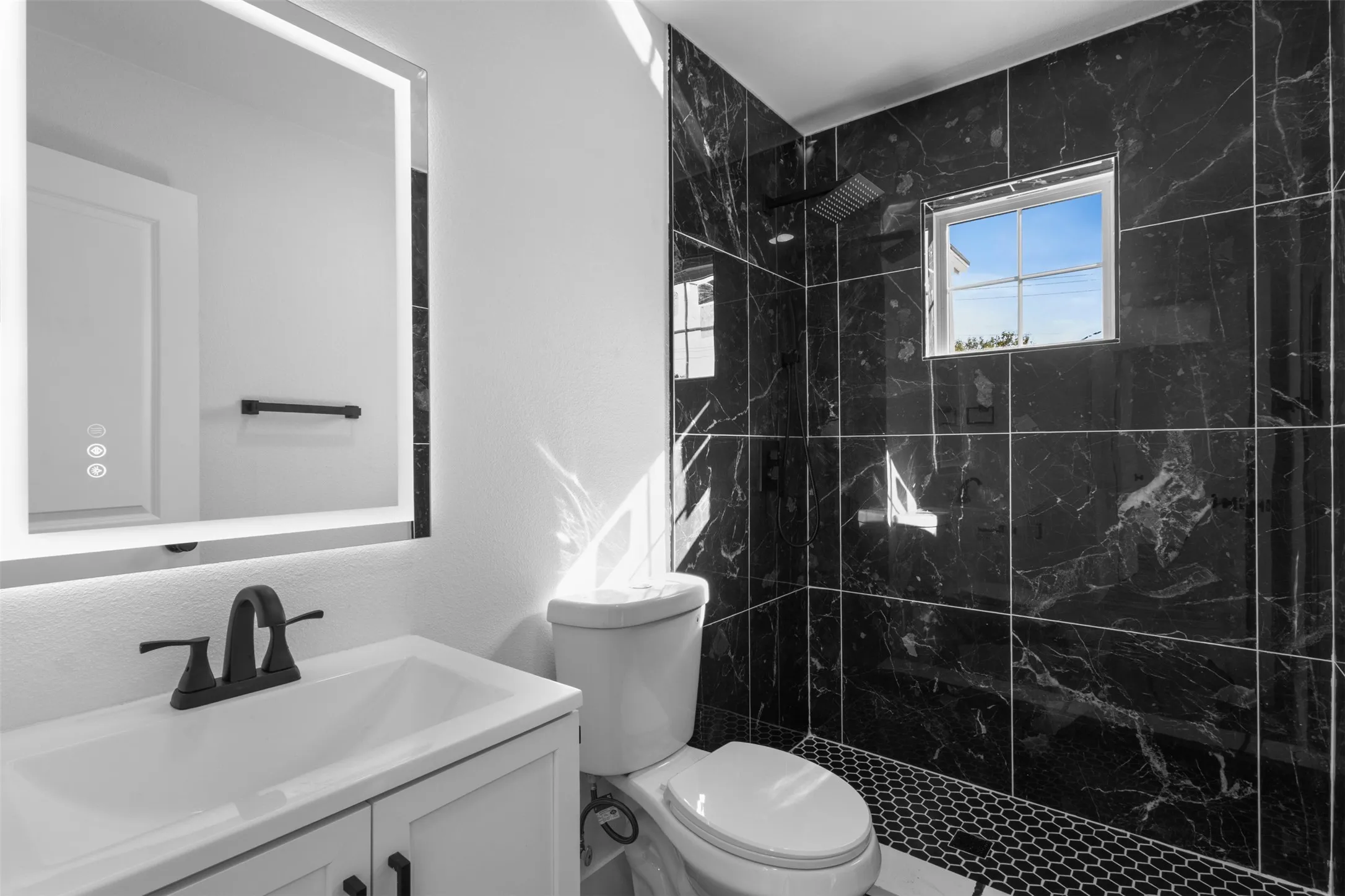 Single Family Residence For Sale in Tarrant County , 715 Scott Drive, Arlington, Texas 76012, 2 Bedroom, 1 Bathroom, Garage spaces, 768 Sqft, built in 1951, mls#21406513, Real Estate Agent in Arlington, Homes For Sale in Tarrant county, Homes For Sale in Arlington, Realtor in Arlington Texas, Real Estate Brokerage Independent Realty Texas, Luminita Cordes Realtor