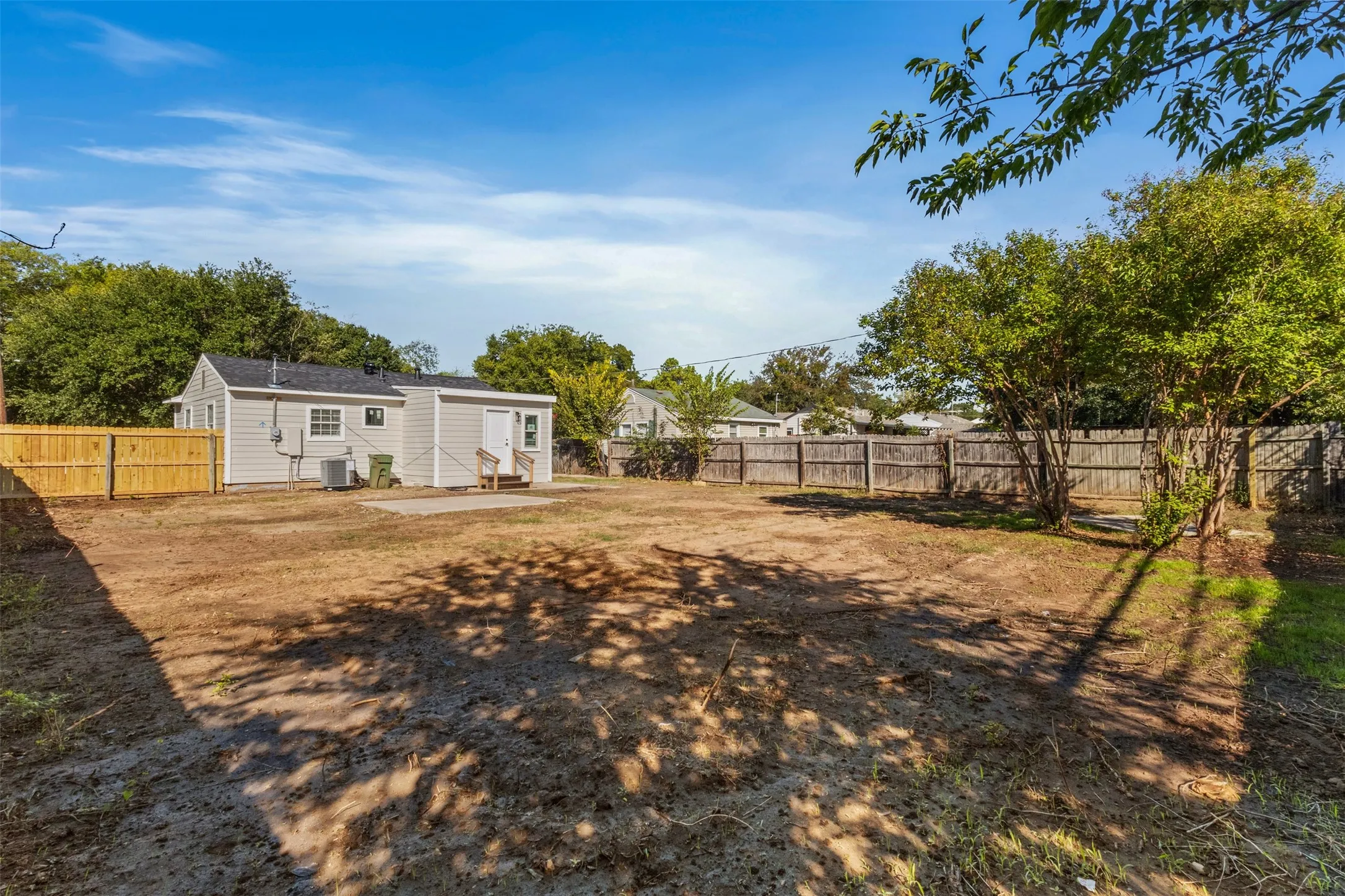 Single Family Residence For Sale in Tarrant County , 715 Scott Drive, Arlington, Texas 76012, 2 Bedroom, 1 Bathroom, Garage spaces, 768 Sqft, built in 1951, mls#21406513, Real Estate Agent in Arlington, Homes For Sale in Tarrant county, Homes For Sale in Arlington, Realtor in Arlington Texas, Real Estate Brokerage Independent Realty Texas, Luminita Cordes Realtor