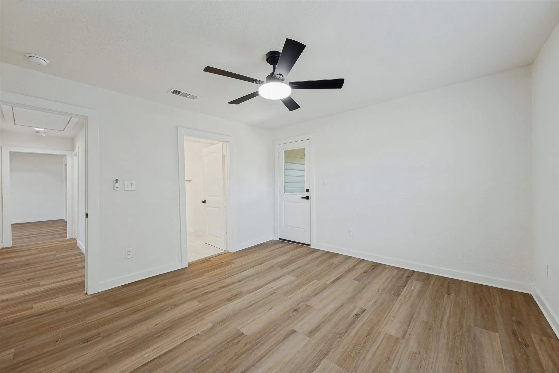 Single Family Residence For Sale in Grayson County , 718 N Union Street, Whitesboro, Texas 76273, 3 Bedroom, 2 Bathroom, 2 Garage spaces, 2,119 Sqft, built in 1950, mls#21404052, Real Estate Agent in Whitesboro, Homes For Sale in Grayson county, Homes For Sale in Whitesboro, Realtor in Whitesboro Texas, Real Estate Brokerage Independent Realty Texas, Luminita Cordes Realtor