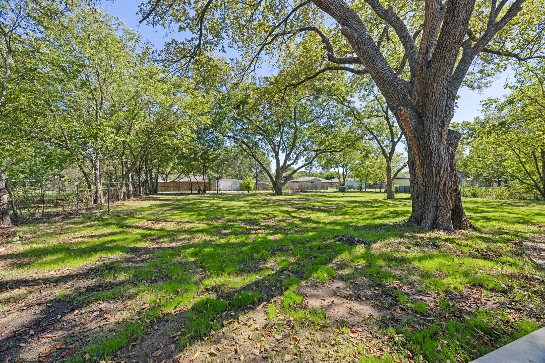 Single Family Residence For Sale in Grayson County , 718 N Union Street, Whitesboro, Texas 76273, 3 Bedroom, 2 Bathroom, 2 Garage spaces, 2,119 Sqft, built in 1950, mls#21404052, Real Estate Agent in Whitesboro, Homes For Sale in Grayson county, Homes For Sale in Whitesboro, Realtor in Whitesboro Texas, Real Estate Brokerage Independent Realty Texas, Luminita Cordes Realtor