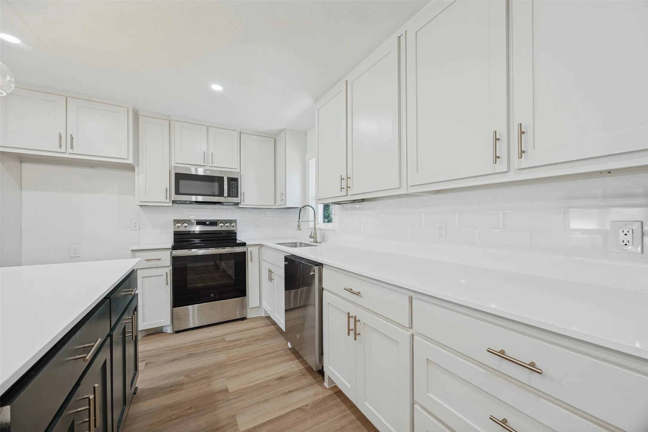 Single Family Residence For Sale in Grayson County , 718 N Union Street, Whitesboro, Texas 76273, 3 Bedroom, 2 Bathroom, 2 Garage spaces, 2,119 Sqft, built in 1950, mls#21404052, Real Estate Agent in Whitesboro, Homes For Sale in Grayson county, Homes For Sale in Whitesboro, Realtor in Whitesboro Texas, Real Estate Brokerage Independent Realty Texas, Luminita Cordes Realtor