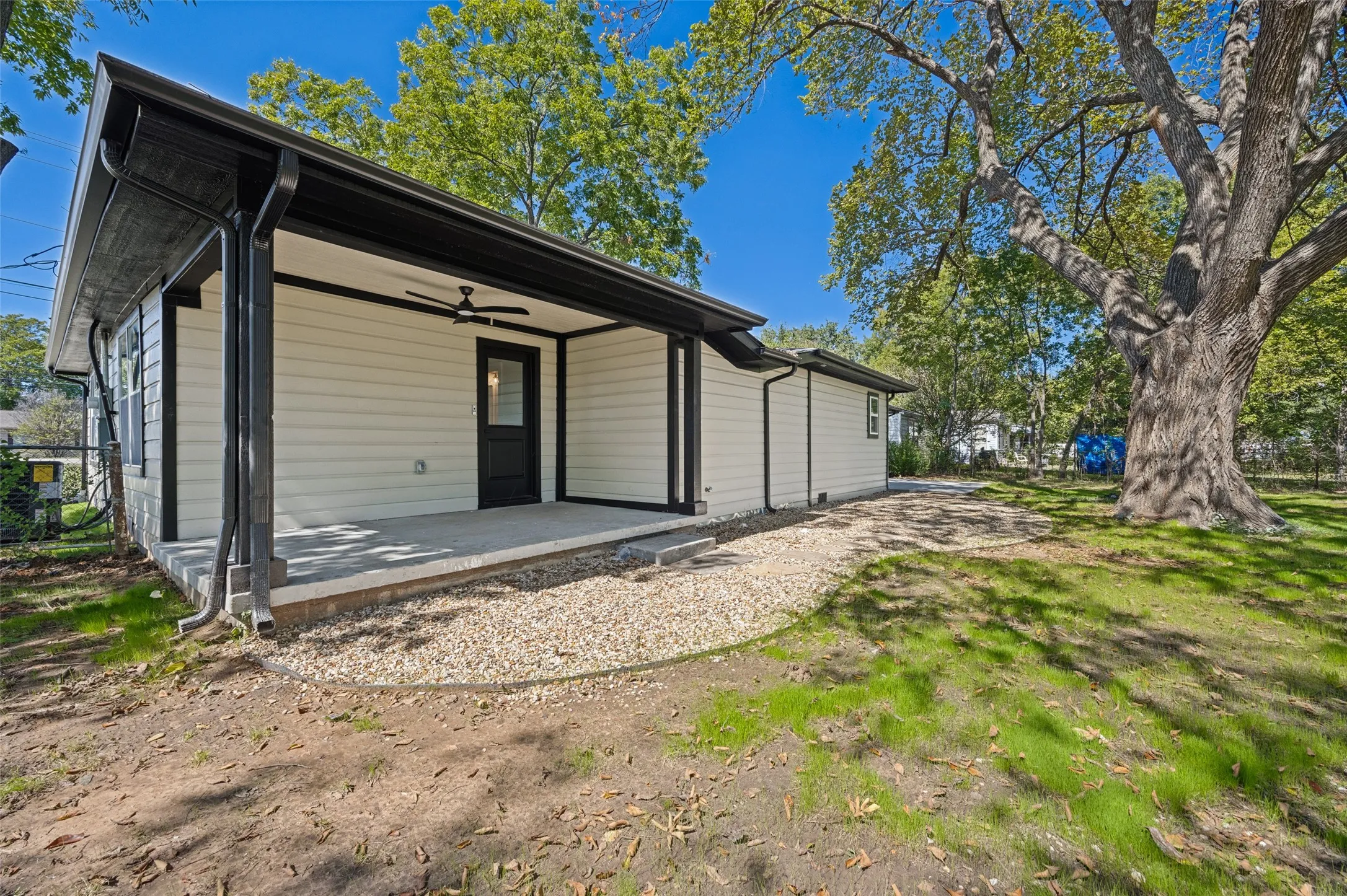 Single Family Residence For Sale in Grayson County , 718 N Union Street, Whitesboro, Texas 76273, 3 Bedroom, 2 Bathroom, 2 Garage spaces, 2,119 Sqft, built in 1950, mls#21404052, Real Estate Agent in Whitesboro, Homes For Sale in Grayson county, Homes For Sale in Whitesboro, Realtor in Whitesboro Texas, Real Estate Brokerage Independent Realty Texas, Luminita Cordes Realtor