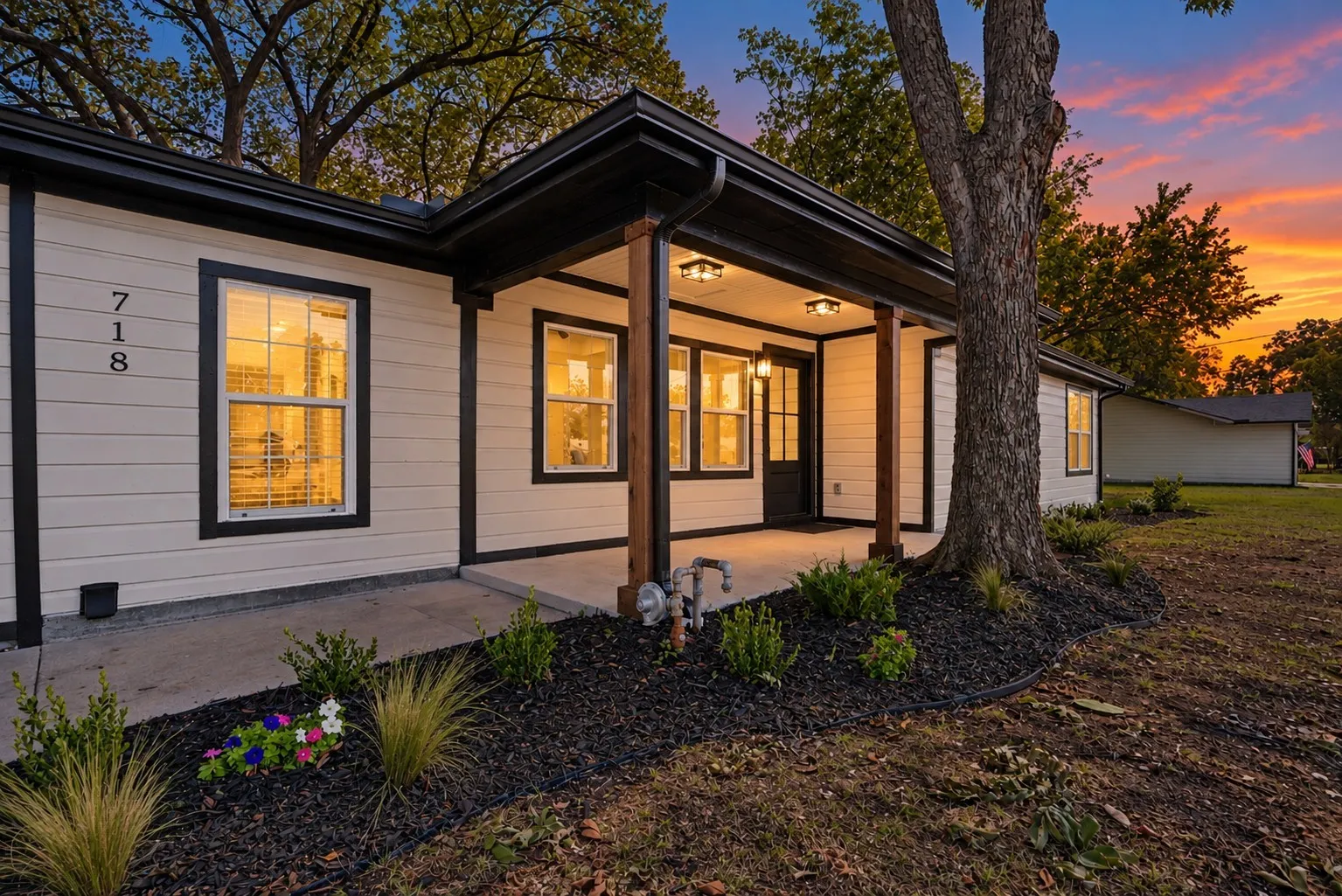 Single Family Residence For Sale in Grayson County , 718 N Union Street, Whitesboro, Texas 76273, 3 Bedroom, 2 Bathroom, 2 Garage spaces, 2,119 Sqft, built in 1950, mls#21404052, Real Estate Agent in Whitesboro, Homes For Sale in Grayson county, Homes For Sale in Whitesboro, Realtor in Whitesboro Texas, Real Estate Brokerage Independent Realty Texas, Luminita Cordes Realtor