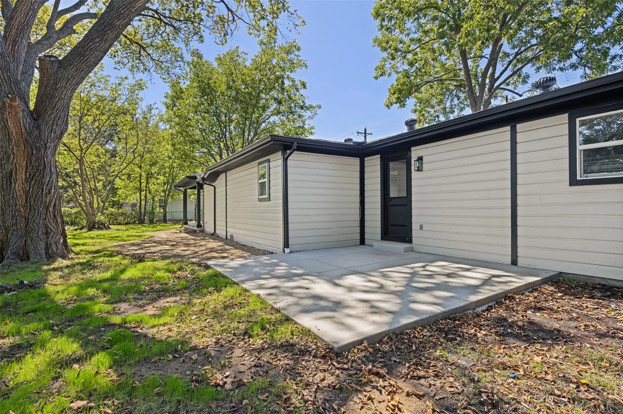 Single Family Residence For Sale in Grayson County , 718 N Union Street, Whitesboro, Texas 76273, 3 Bedroom, 2 Bathroom, 2 Garage spaces, 2,119 Sqft, built in 1950, mls#21404052, Real Estate Agent in Whitesboro, Homes For Sale in Grayson county, Homes For Sale in Whitesboro, Realtor in Whitesboro Texas, Real Estate Brokerage Independent Realty Texas, Luminita Cordes Realtor