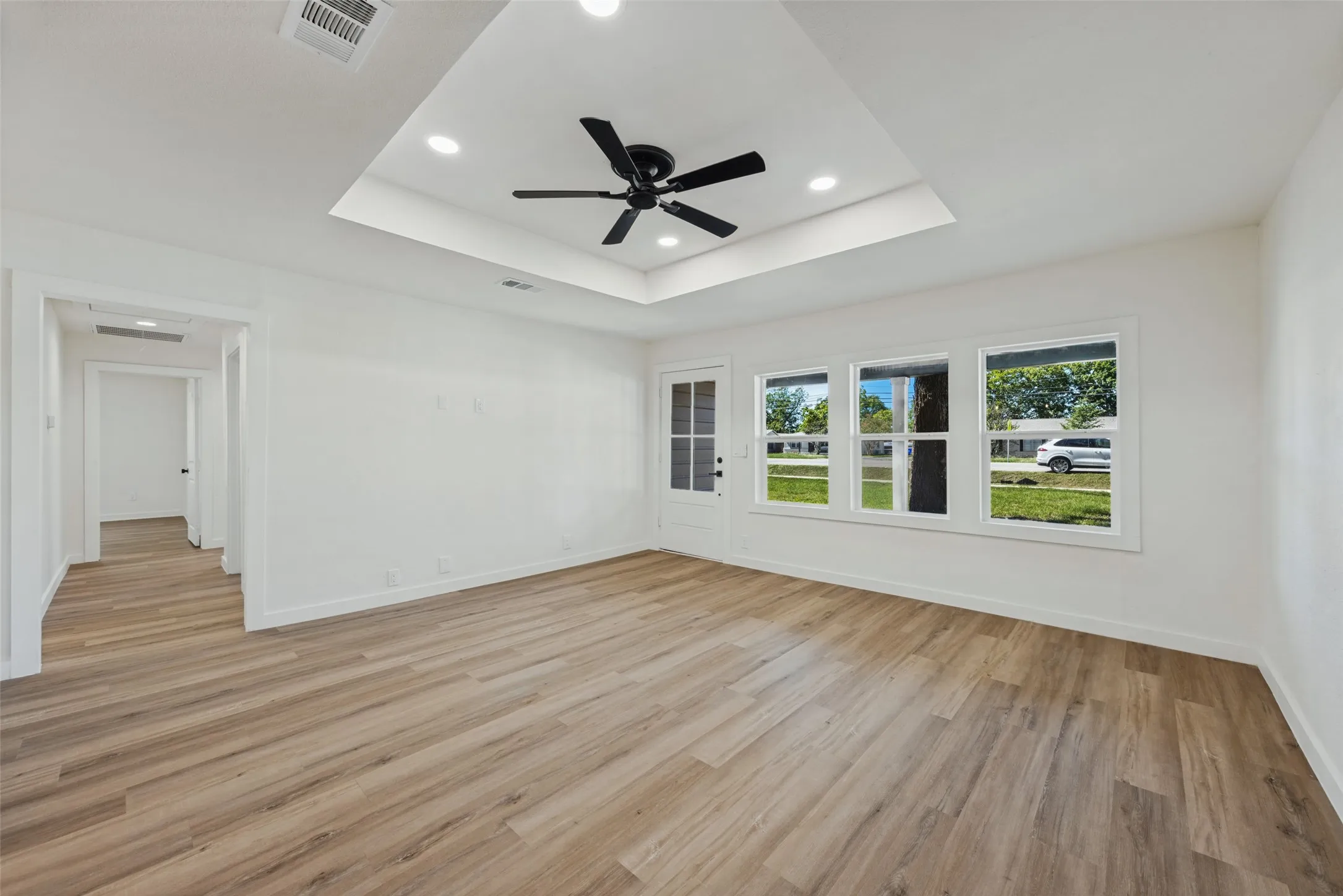 Single Family Residence For Sale in Grayson County , 718 N Union Street, Whitesboro, Texas 76273, 3 Bedroom, 2 Bathroom, 2 Garage spaces, 2,119 Sqft, built in 1950, mls#21404052, Real Estate Agent in Whitesboro, Homes For Sale in Grayson county, Homes For Sale in Whitesboro, Realtor in Whitesboro Texas, Real Estate Brokerage Independent Realty Texas, Luminita Cordes Realtor