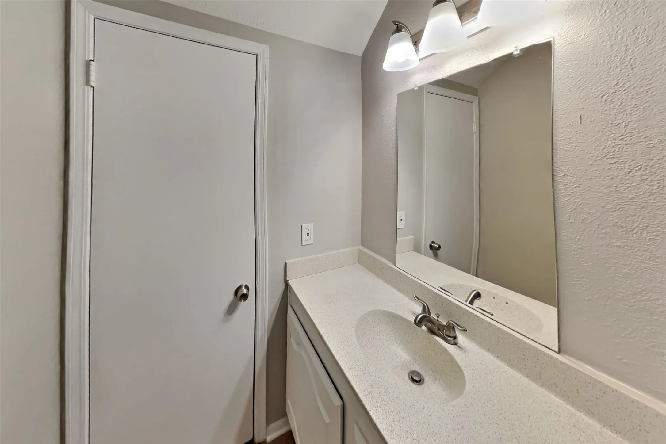 Single Family Residence For Rent in Denton County , 4129 Ballard Trail, The Colony, Texas 75056, 4 Bedroom, 2 Bathroom, 2 Garage spaces, 1,626 Sqft, built in 1985, mls#21406648, Real Estate Agent in The Colony, Homes For Rent in Denton county, Homes For Rent in The Colony, Realtor in The Colony Texas, Real Estate Brokerage Independent Realty Texas, Luminita Cordes Realtor