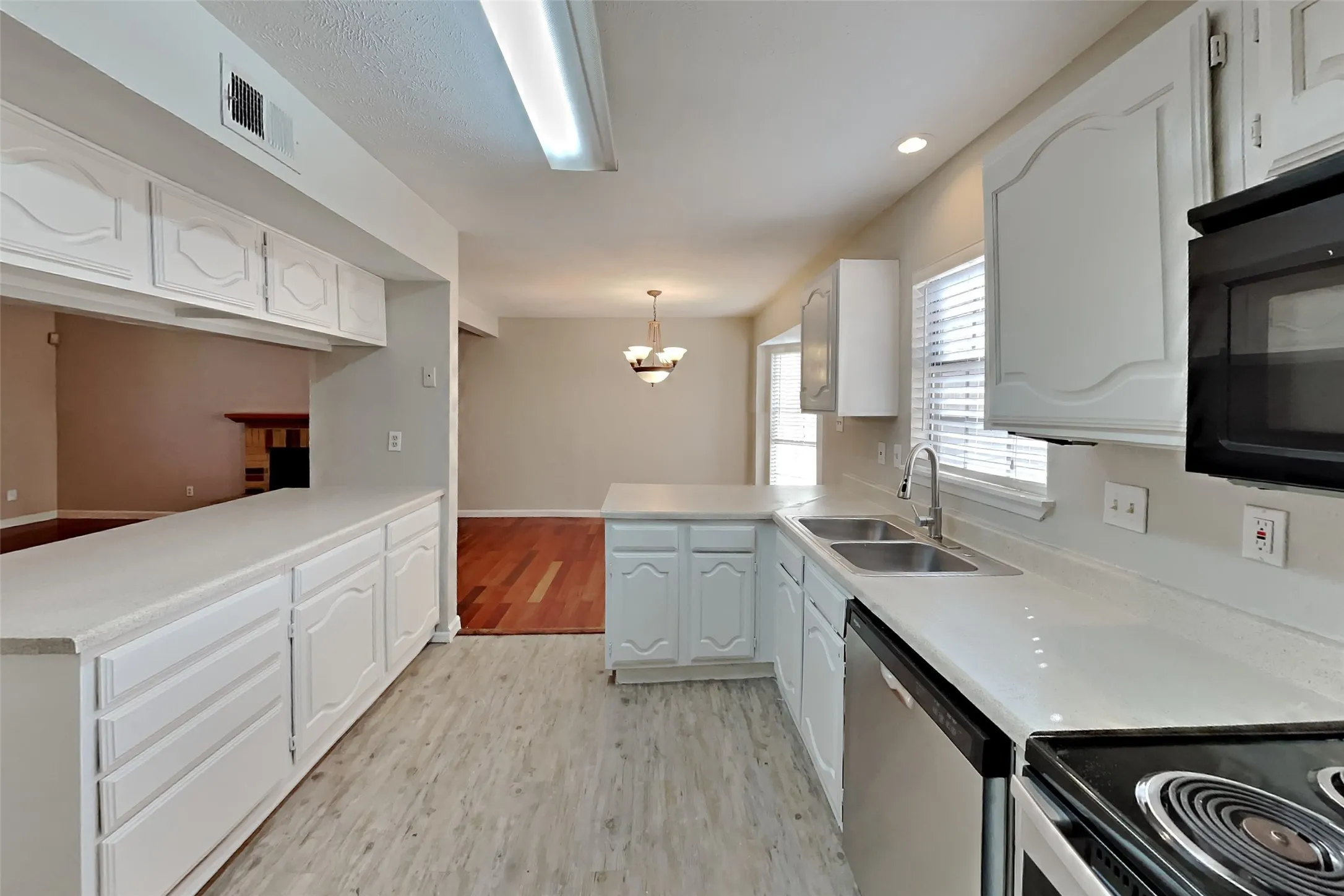 Single Family Residence For Rent in Denton County , 4129 Ballard Trail, The Colony, Texas 75056, 4 Bedroom, 2 Bathroom, 2 Garage spaces, 1,626 Sqft, built in 1985, mls#21406648, Real Estate Agent in The Colony, Homes For Rent in Denton county, Homes For Rent in The Colony, Realtor in The Colony Texas, Real Estate Brokerage Independent Realty Texas, Luminita Cordes Realtor