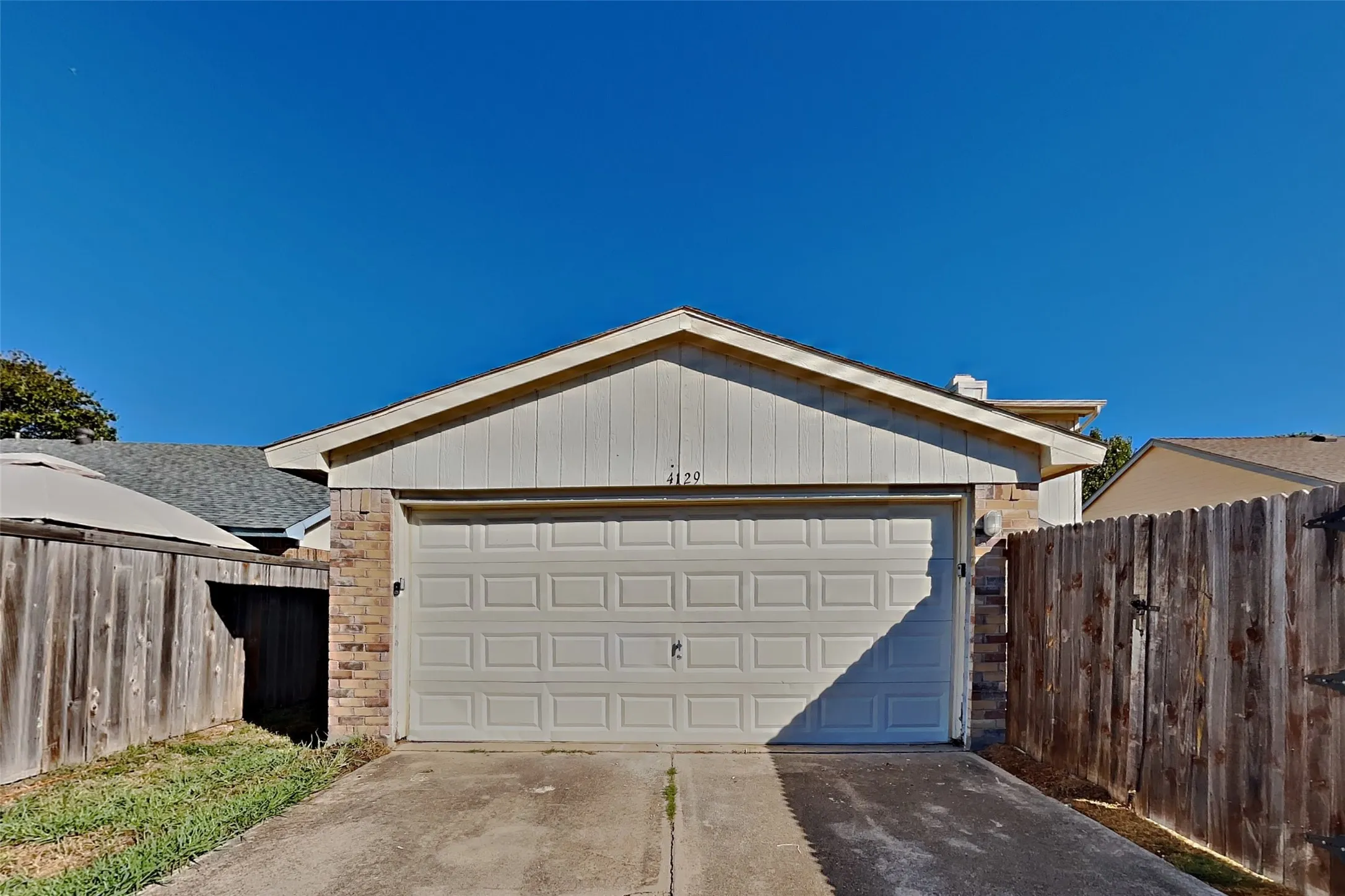 Single Family Residence For Rent in Denton County , 4129 Ballard Trail, The Colony, Texas 75056, 4 Bedroom, 2 Bathroom, 2 Garage spaces, 1,626 Sqft, built in 1985, mls#21406648, Real Estate Agent in The Colony, Homes For Rent in Denton county, Homes For Rent in The Colony, Realtor in The Colony Texas, Real Estate Brokerage Independent Realty Texas, Luminita Cordes Realtor