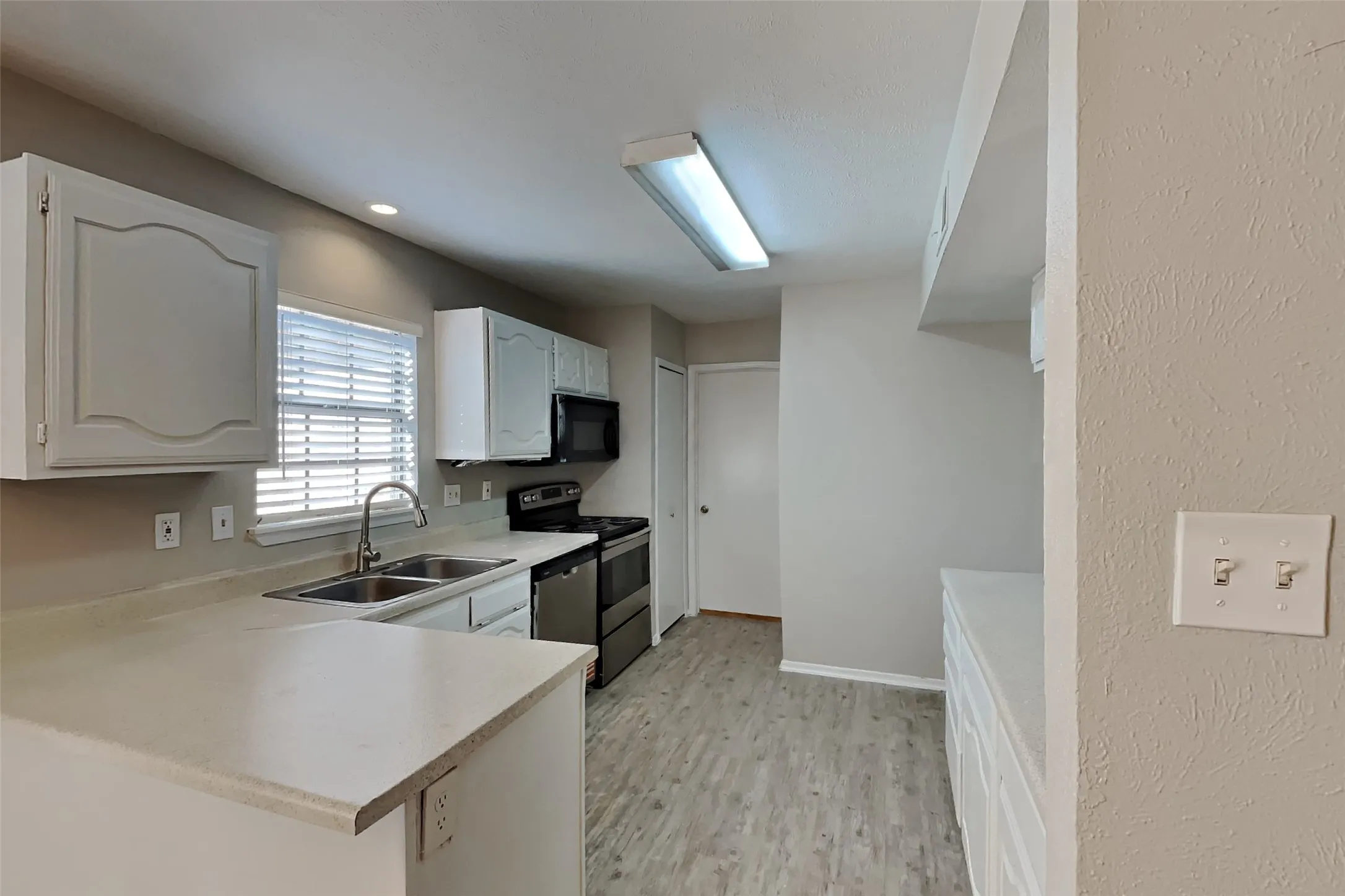 Single Family Residence For Rent in Denton County , 4129 Ballard Trail, The Colony, Texas 75056, 4 Bedroom, 2 Bathroom, 2 Garage spaces, 1,626 Sqft, built in 1985, mls#21406648, Real Estate Agent in The Colony, Homes For Rent in Denton county, Homes For Rent in The Colony, Realtor in The Colony Texas, Real Estate Brokerage Independent Realty Texas, Luminita Cordes Realtor