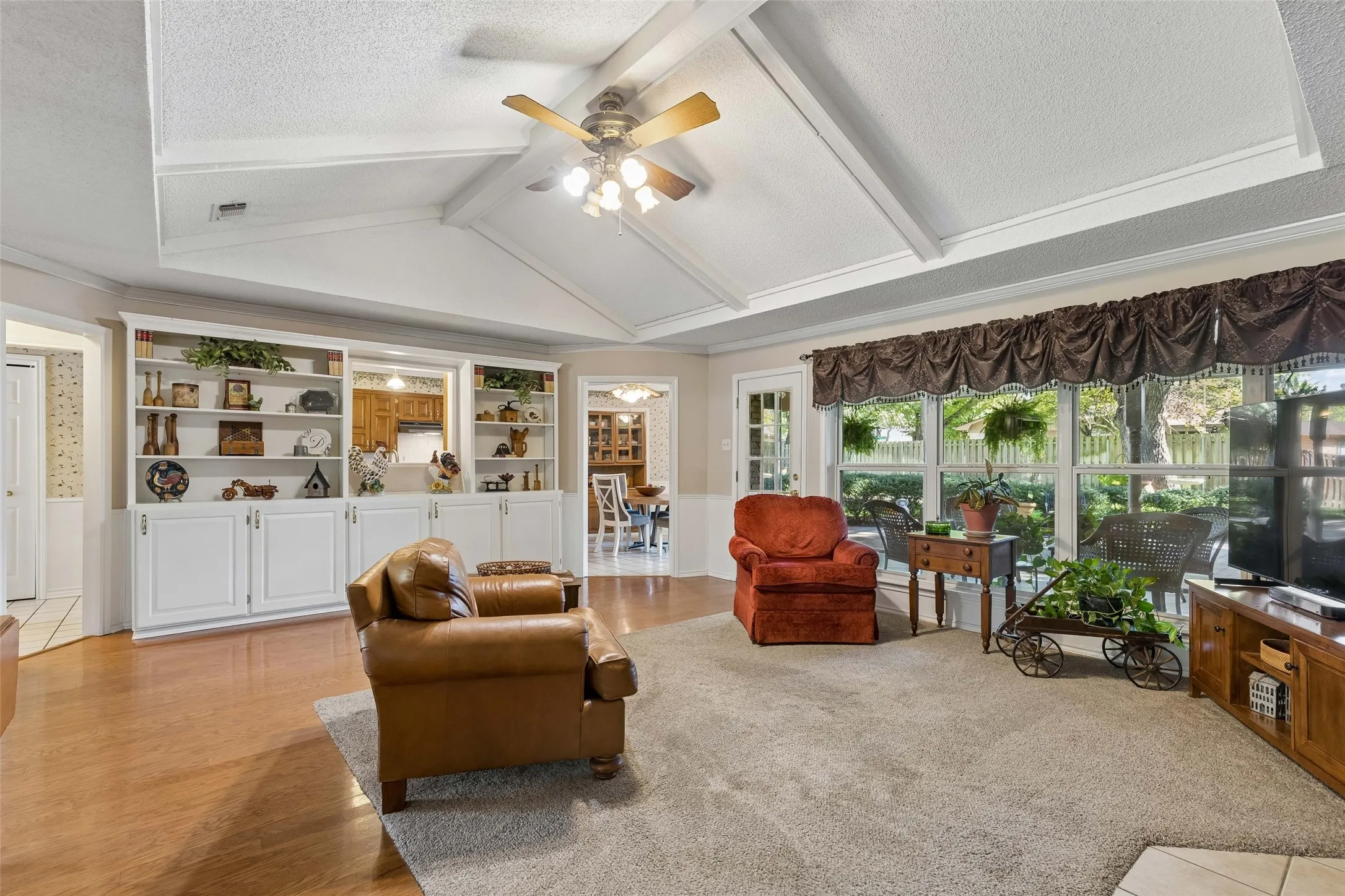 Single Family Residence For Sale in Grayson County , 2529 Nantucket Drive, Sherman, Texas 75092, 4 Bedroom, 4 Bathroom, 2 Garage spaces, 2,666 Sqft, built in 1975, mls#21403965, Real Estate Agent in Sherman, Homes For Sale in Grayson county, Homes For Sale in Sherman, Realtor in Sherman Texas, Real Estate Brokerage Independent Realty Texas, Luminita Cordes Realtor
