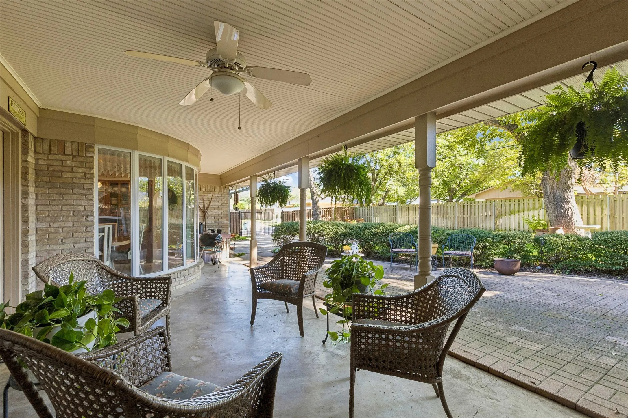 Single Family Residence For Sale in Grayson County , 2529 Nantucket Drive, Sherman, Texas 75092, 4 Bedroom, 4 Bathroom, 2 Garage spaces, 2,666 Sqft, built in 1975, mls#21403965, Real Estate Agent in Sherman, Homes For Sale in Grayson county, Homes For Sale in Sherman, Realtor in Sherman Texas, Real Estate Brokerage Independent Realty Texas, Luminita Cordes Realtor