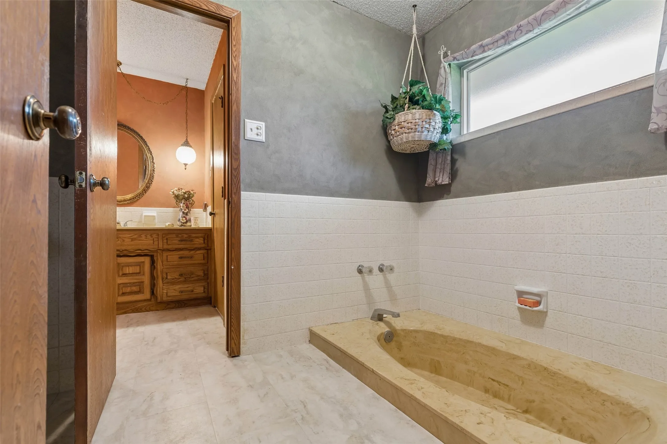Primary Ensuite Bath