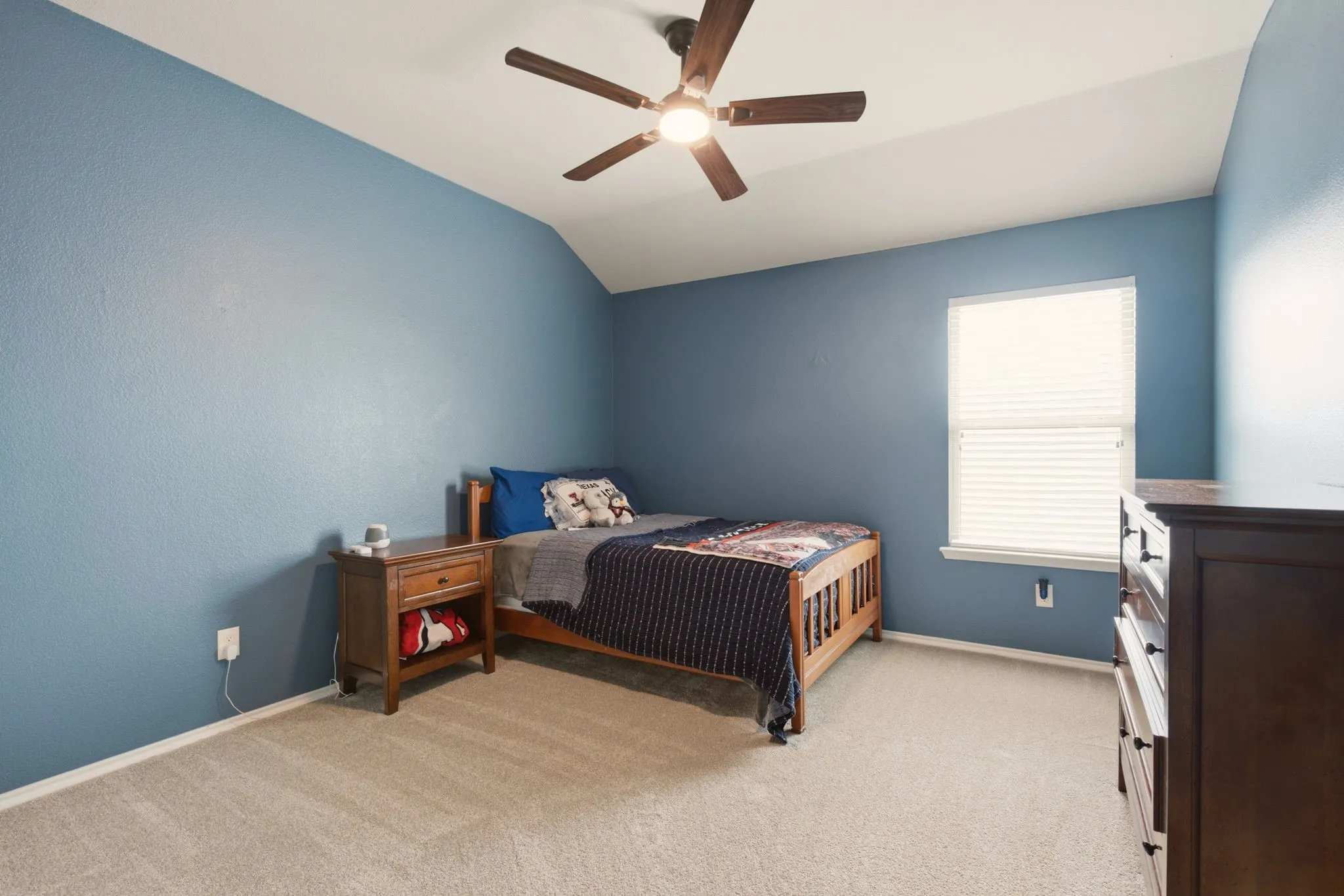 Single Family Residence For Sale in Grayson County , 1411 Saint Johns Drive, Van Alstyne, Texas 75495, 5 Bedroom, 4 Bathroom, 2 Garage spaces, 2,913 Sqft, built in 2015, mls#21404756, Real Estate Agent in Van Alstyne, Homes For Sale in Grayson county, Homes For Sale in Van Alstyne, Realtor in Van Alstyne Texas, Real Estate Brokerage Independent Realty Texas, Luminita Cordes Realtor