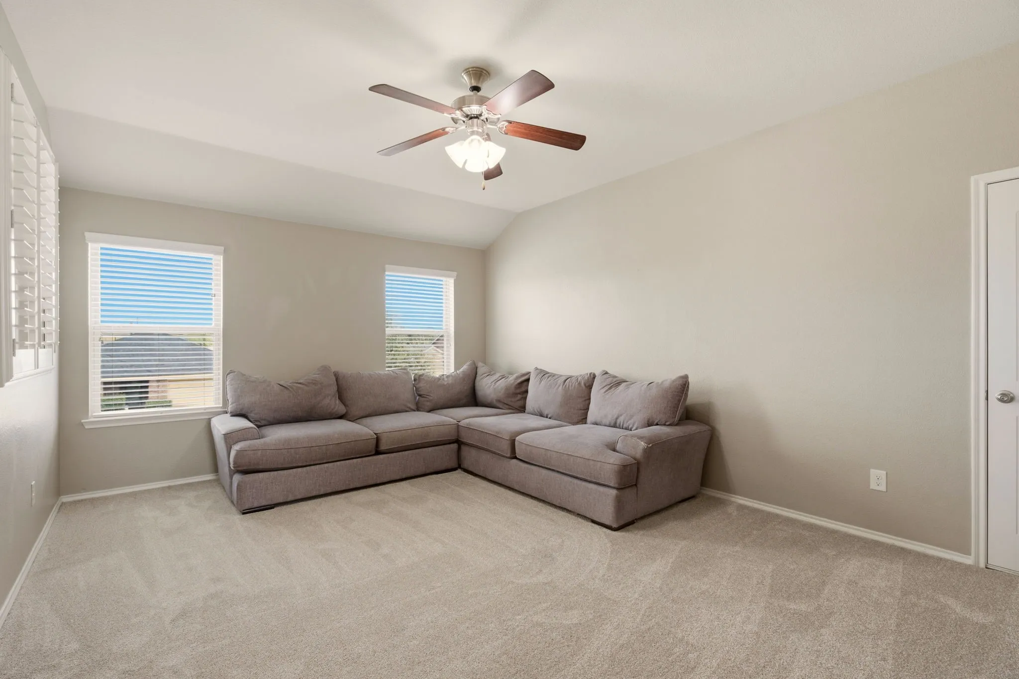 Single Family Residence For Sale in Grayson County , 1411 Saint Johns Drive, Van Alstyne, Texas 75495, 5 Bedroom, 4 Bathroom, 2 Garage spaces, 2,913 Sqft, built in 2015, mls#21404756, Real Estate Agent in Van Alstyne, Homes For Sale in Grayson county, Homes For Sale in Van Alstyne, Realtor in Van Alstyne Texas, Real Estate Brokerage Independent Realty Texas, Luminita Cordes Realtor