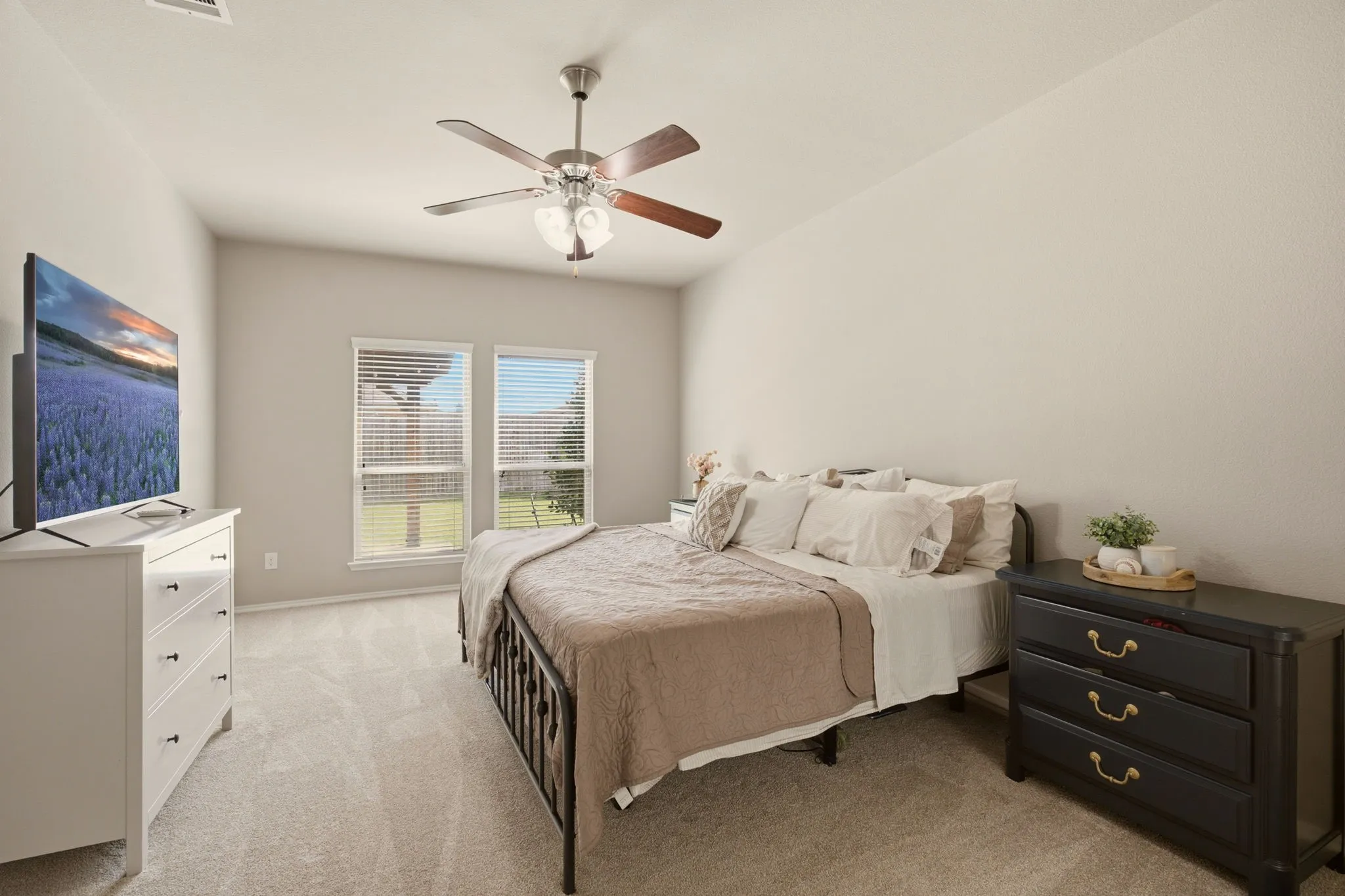 Single Family Residence For Sale in Grayson County , 1411 Saint Johns Drive, Van Alstyne, Texas 75495, 5 Bedroom, 4 Bathroom, 2 Garage spaces, 2,913 Sqft, built in 2015, mls#21404756, Real Estate Agent in Van Alstyne, Homes For Sale in Grayson county, Homes For Sale in Van Alstyne, Realtor in Van Alstyne Texas, Real Estate Brokerage Independent Realty Texas, Luminita Cordes Realtor