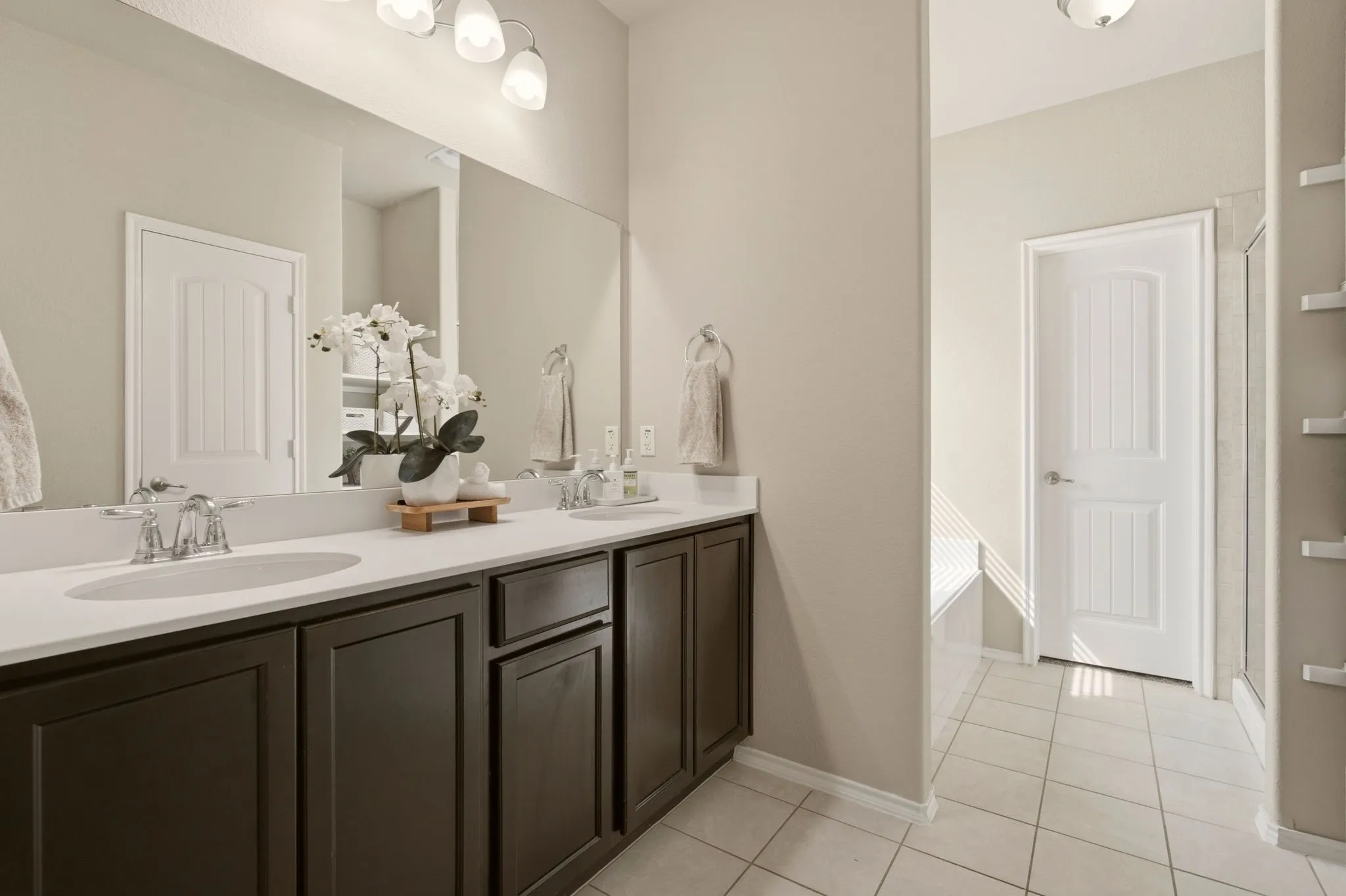 Single Family Residence For Sale in Grayson County , 1411 Saint Johns Drive, Van Alstyne, Texas 75495, 5 Bedroom, 4 Bathroom, 2 Garage spaces, 2,913 Sqft, built in 2015, mls#21404756, Real Estate Agent in Van Alstyne, Homes For Sale in Grayson county, Homes For Sale in Van Alstyne, Realtor in Van Alstyne Texas, Real Estate Brokerage Independent Realty Texas, Luminita Cordes Realtor