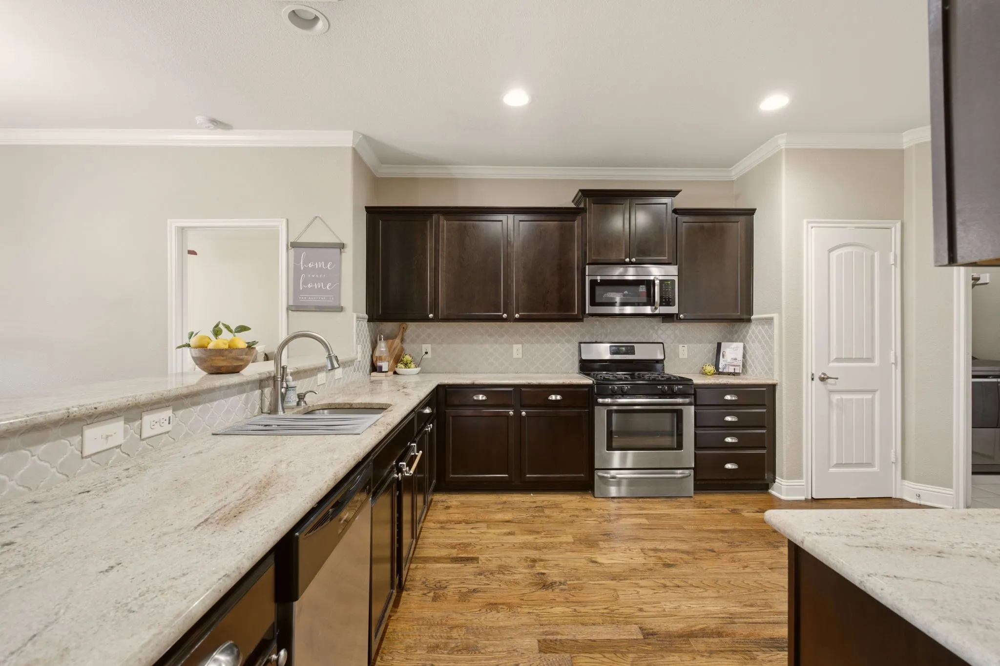 Single Family Residence For Sale in Grayson County , 1411 Saint Johns Drive, Van Alstyne, Texas 75495, 5 Bedroom, 4 Bathroom, 2 Garage spaces, 2,913 Sqft, built in 2015, mls#21404756, Real Estate Agent in Van Alstyne, Homes For Sale in Grayson county, Homes For Sale in Van Alstyne, Realtor in Van Alstyne Texas, Real Estate Brokerage Independent Realty Texas, Luminita Cordes Realtor