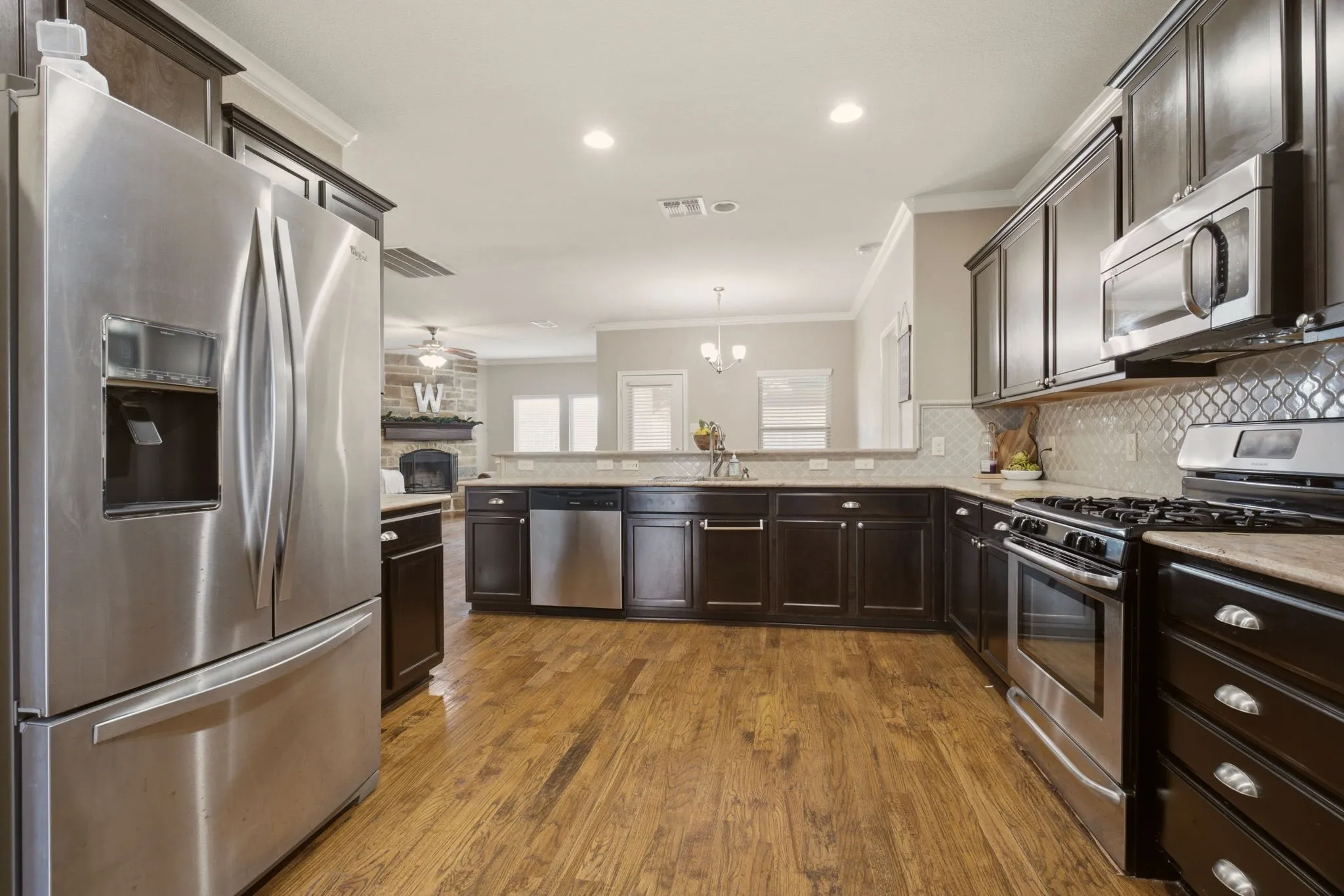 Single Family Residence For Sale in Grayson County , 1411 Saint Johns Drive, Van Alstyne, Texas 75495, 5 Bedroom, 4 Bathroom, 2 Garage spaces, 2,913 Sqft, built in 2015, mls#21404756, Real Estate Agent in Van Alstyne, Homes For Sale in Grayson county, Homes For Sale in Van Alstyne, Realtor in Van Alstyne Texas, Real Estate Brokerage Independent Realty Texas, Luminita Cordes Realtor