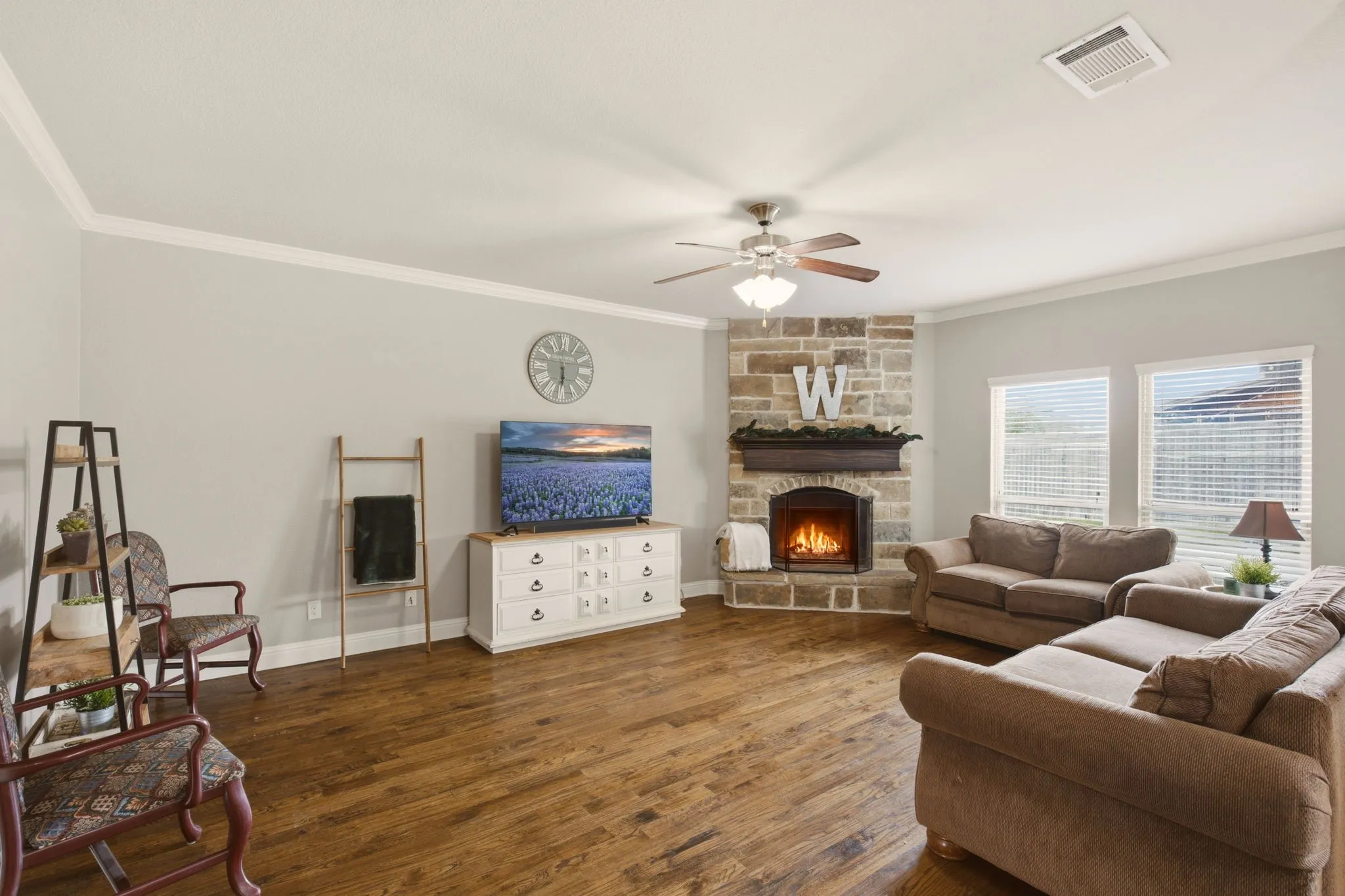 Single Family Residence For Sale in Grayson County , 1411 Saint Johns Drive, Van Alstyne, Texas 75495, 5 Bedroom, 4 Bathroom, 2 Garage spaces, 2,913 Sqft, built in 2015, mls#21404756, Real Estate Agent in Van Alstyne, Homes For Sale in Grayson county, Homes For Sale in Van Alstyne, Realtor in Van Alstyne Texas, Real Estate Brokerage Independent Realty Texas, Luminita Cordes Realtor