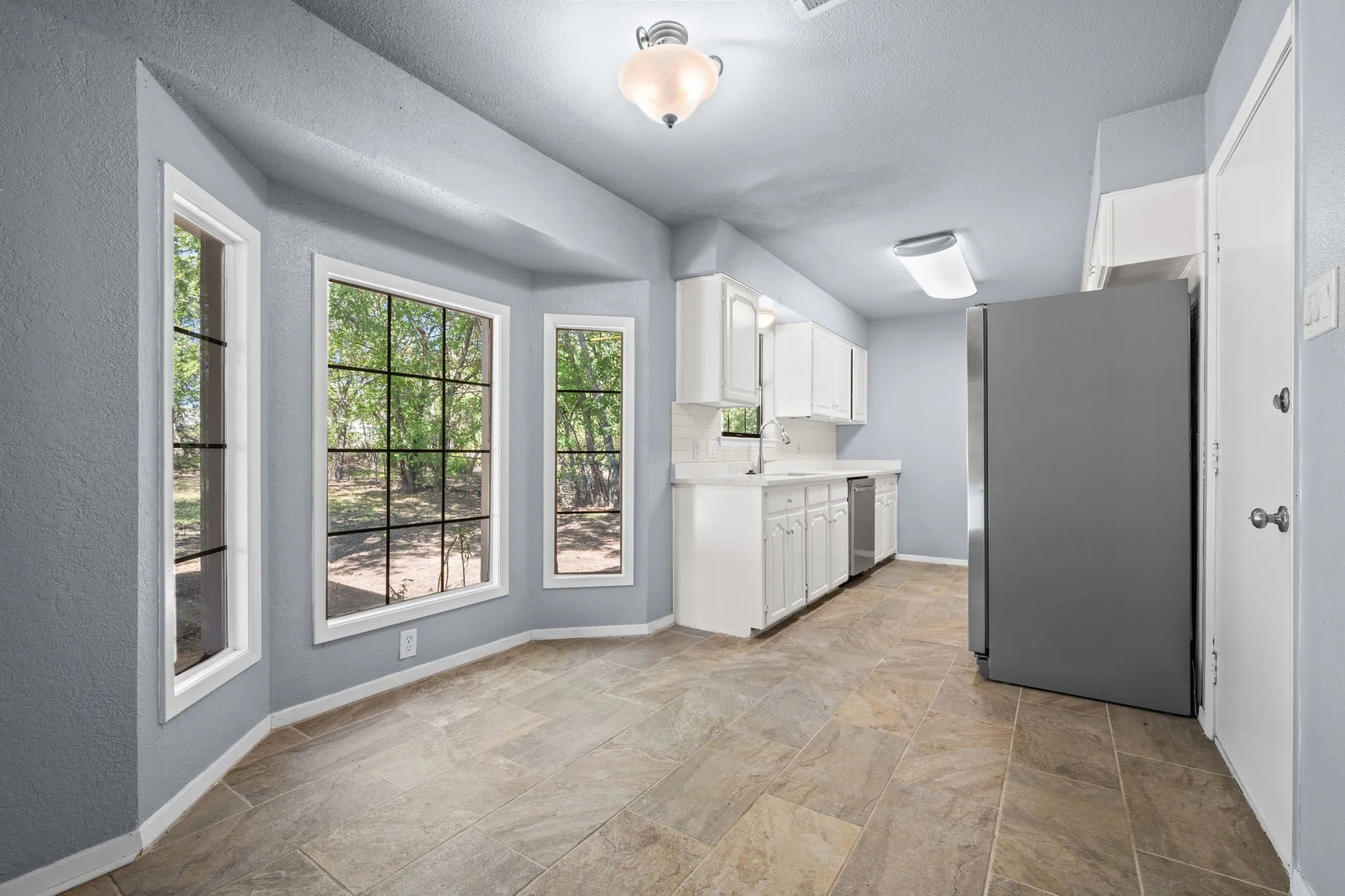Single Family Residence For Sale in Hood County , 1729 W Doyle Street, Granbury, Texas 76048, 3 Bedroom, 2 Bathroom, 2 Garage spaces, 1,203 Sqft, built in 1985, mls#21404432, Real Estate Agent in Granbury, Homes For Sale in Hood county, Homes For Sale in Granbury, Realtor in Granbury Texas, Real Estate Brokerage Independent Realty Texas, Luminita Cordes Realtor