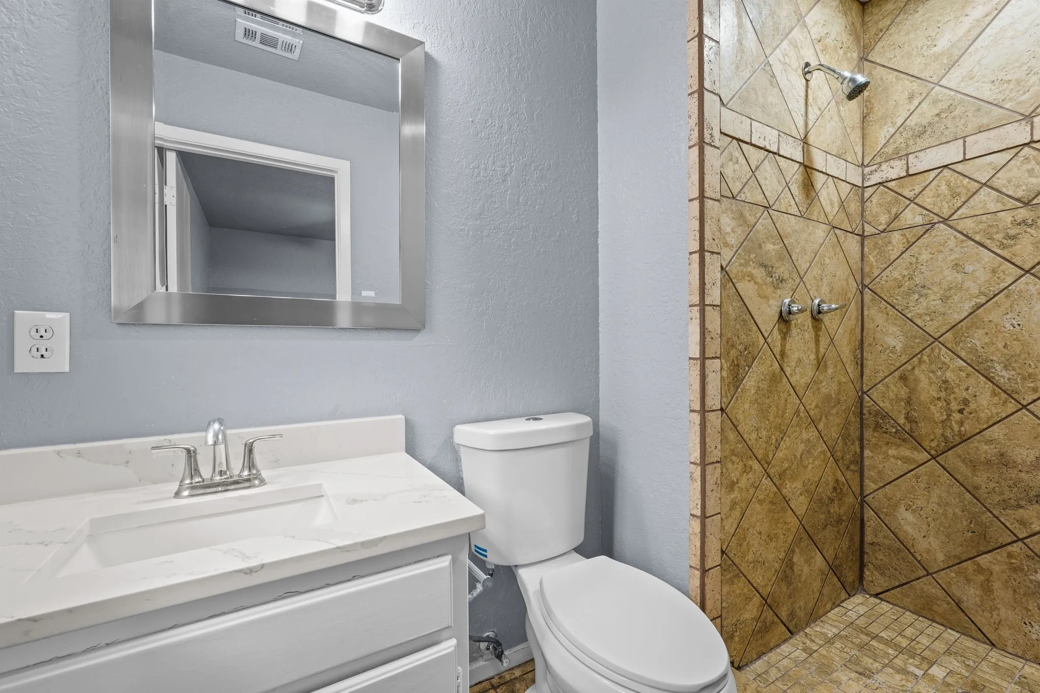 Single Family Residence For Sale in Hood County , 1729 W Doyle Street, Granbury, Texas 76048, 3 Bedroom, 2 Bathroom, 2 Garage spaces, 1,203 Sqft, built in 1985, mls#21404432, Real Estate Agent in Granbury, Homes For Sale in Hood county, Homes For Sale in Granbury, Realtor in Granbury Texas, Real Estate Brokerage Independent Realty Texas, Luminita Cordes Realtor