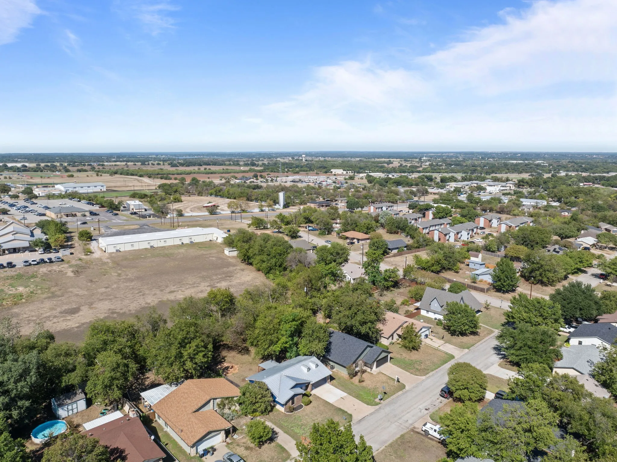 Single Family Residence For Sale in Hood County , 1729 W Doyle Street, Granbury, Texas 76048, 3 Bedroom, 2 Bathroom, 2 Garage spaces, 1,203 Sqft, built in 1985, mls#21404432, Real Estate Agent in Granbury, Homes For Sale in Hood county, Homes For Sale in Granbury, Realtor in Granbury Texas, Real Estate Brokerage Independent Realty Texas, Luminita Cordes Realtor