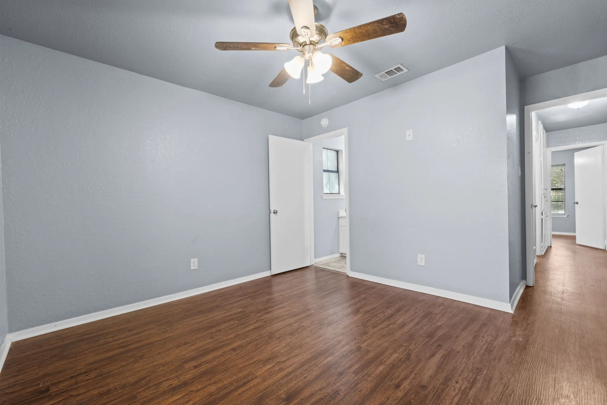 Single Family Residence For Sale in Hood County , 1729 W Doyle Street, Granbury, Texas 76048, 3 Bedroom, 2 Bathroom, 2 Garage spaces, 1,203 Sqft, built in 1985, mls#21404432, Real Estate Agent in Granbury, Homes For Sale in Hood county, Homes For Sale in Granbury, Realtor in Granbury Texas, Real Estate Brokerage Independent Realty Texas, Luminita Cordes Realtor