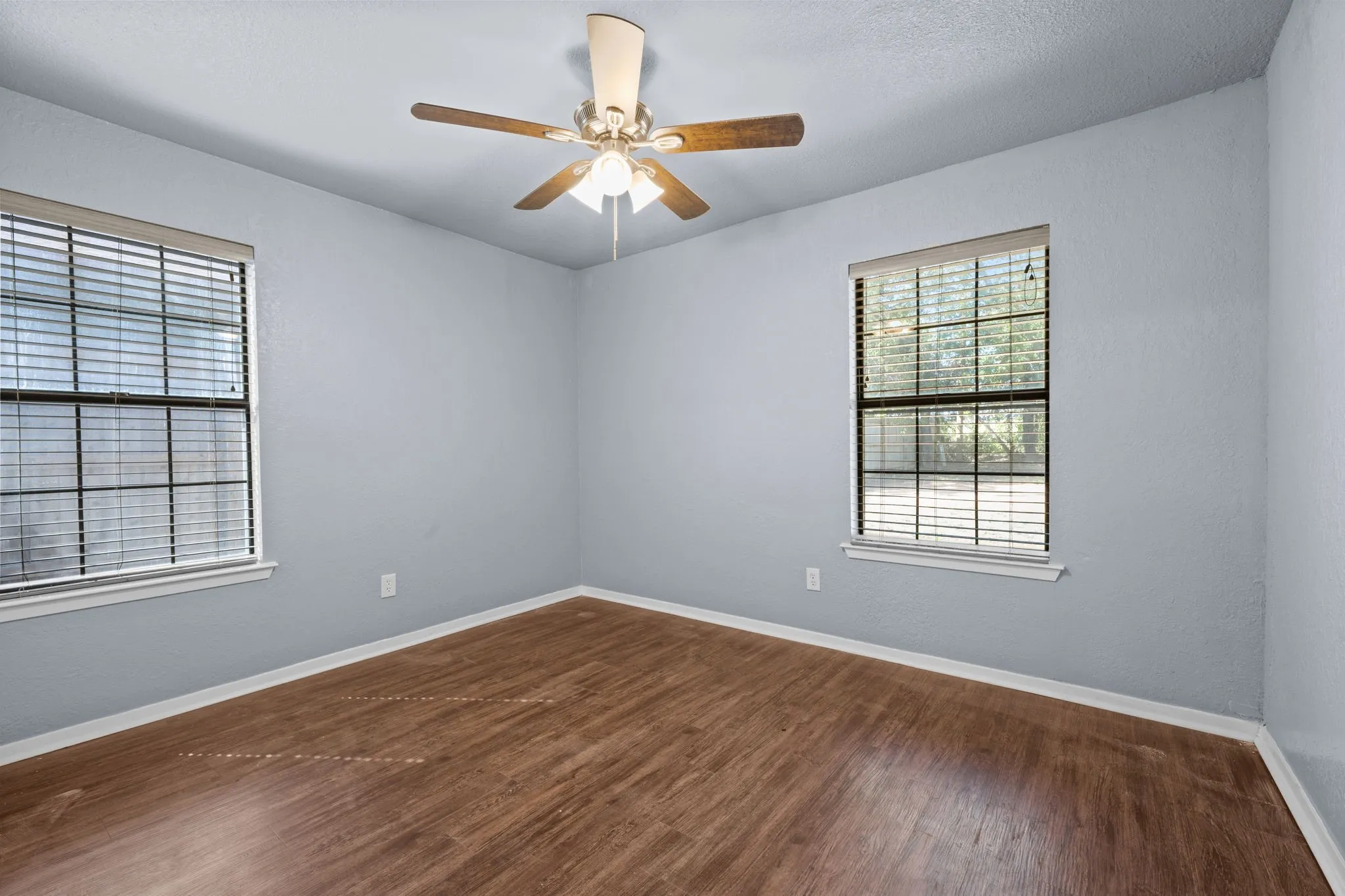 Single Family Residence For Sale in Hood County , 1729 W Doyle Street, Granbury, Texas 76048, 3 Bedroom, 2 Bathroom, 2 Garage spaces, 1,203 Sqft, built in 1985, mls#21404432, Real Estate Agent in Granbury, Homes For Sale in Hood county, Homes For Sale in Granbury, Realtor in Granbury Texas, Real Estate Brokerage Independent Realty Texas, Luminita Cordes Realtor