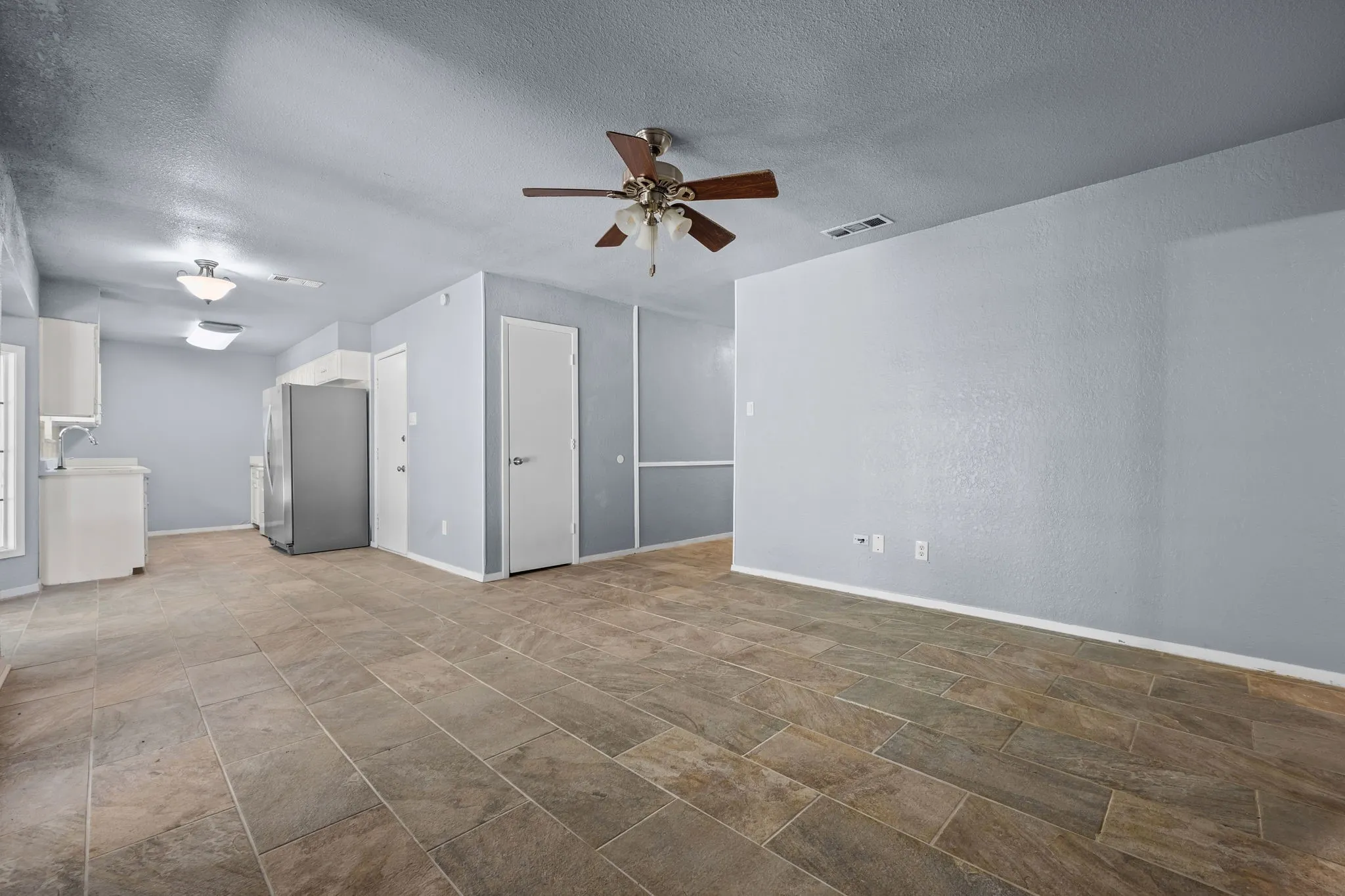 Single Family Residence For Sale in Hood County , 1729 W Doyle Street, Granbury, Texas 76048, 3 Bedroom, 2 Bathroom, 2 Garage spaces, 1,203 Sqft, built in 1985, mls#21404432, Real Estate Agent in Granbury, Homes For Sale in Hood county, Homes For Sale in Granbury, Realtor in Granbury Texas, Real Estate Brokerage Independent Realty Texas, Luminita Cordes Realtor