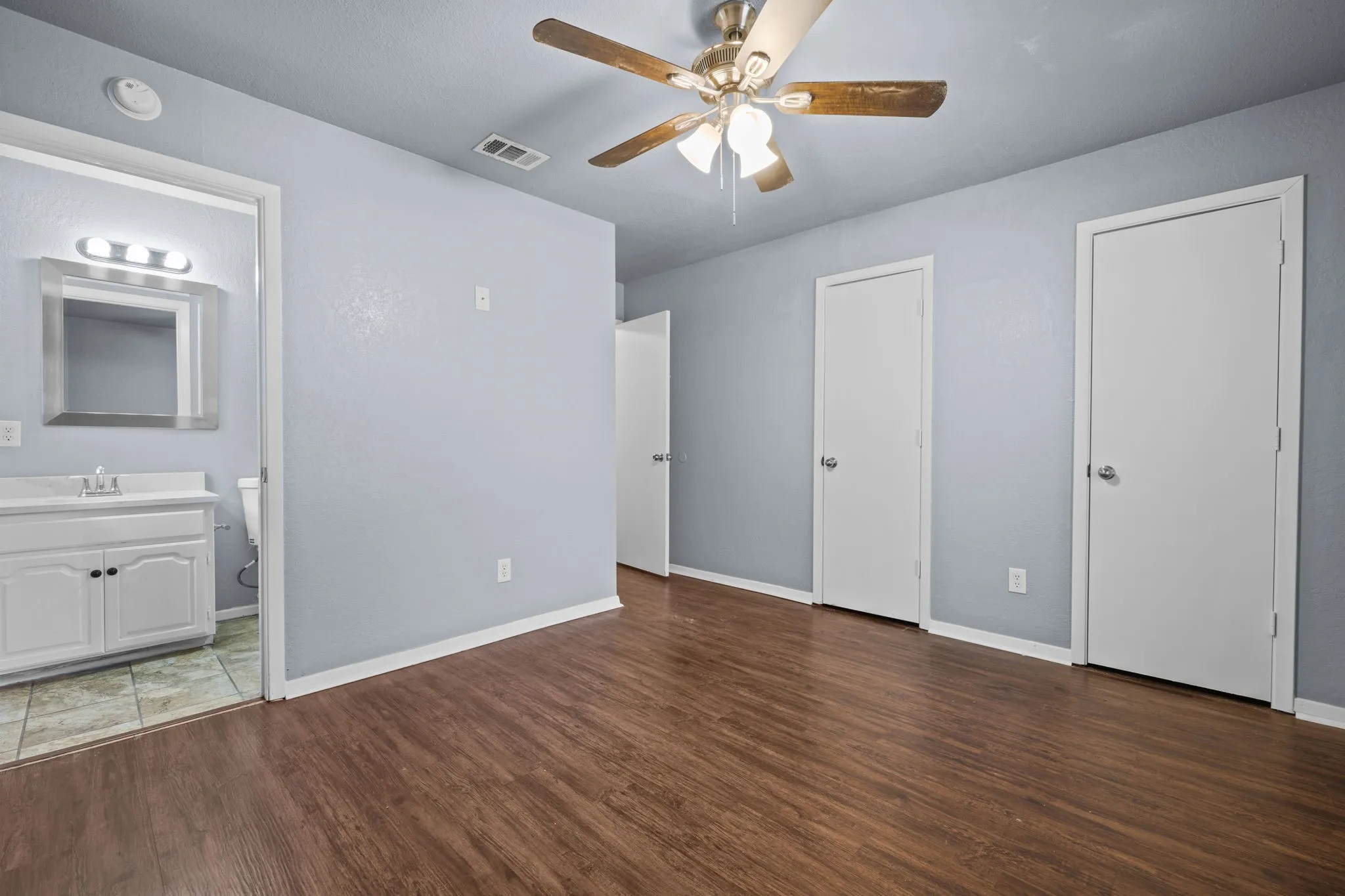 Single Family Residence For Sale in Hood County , 1729 W Doyle Street, Granbury, Texas 76048, 3 Bedroom, 2 Bathroom, 2 Garage spaces, 1,203 Sqft, built in 1985, mls#21404432, Real Estate Agent in Granbury, Homes For Sale in Hood county, Homes For Sale in Granbury, Realtor in Granbury Texas, Real Estate Brokerage Independent Realty Texas, Luminita Cordes Realtor