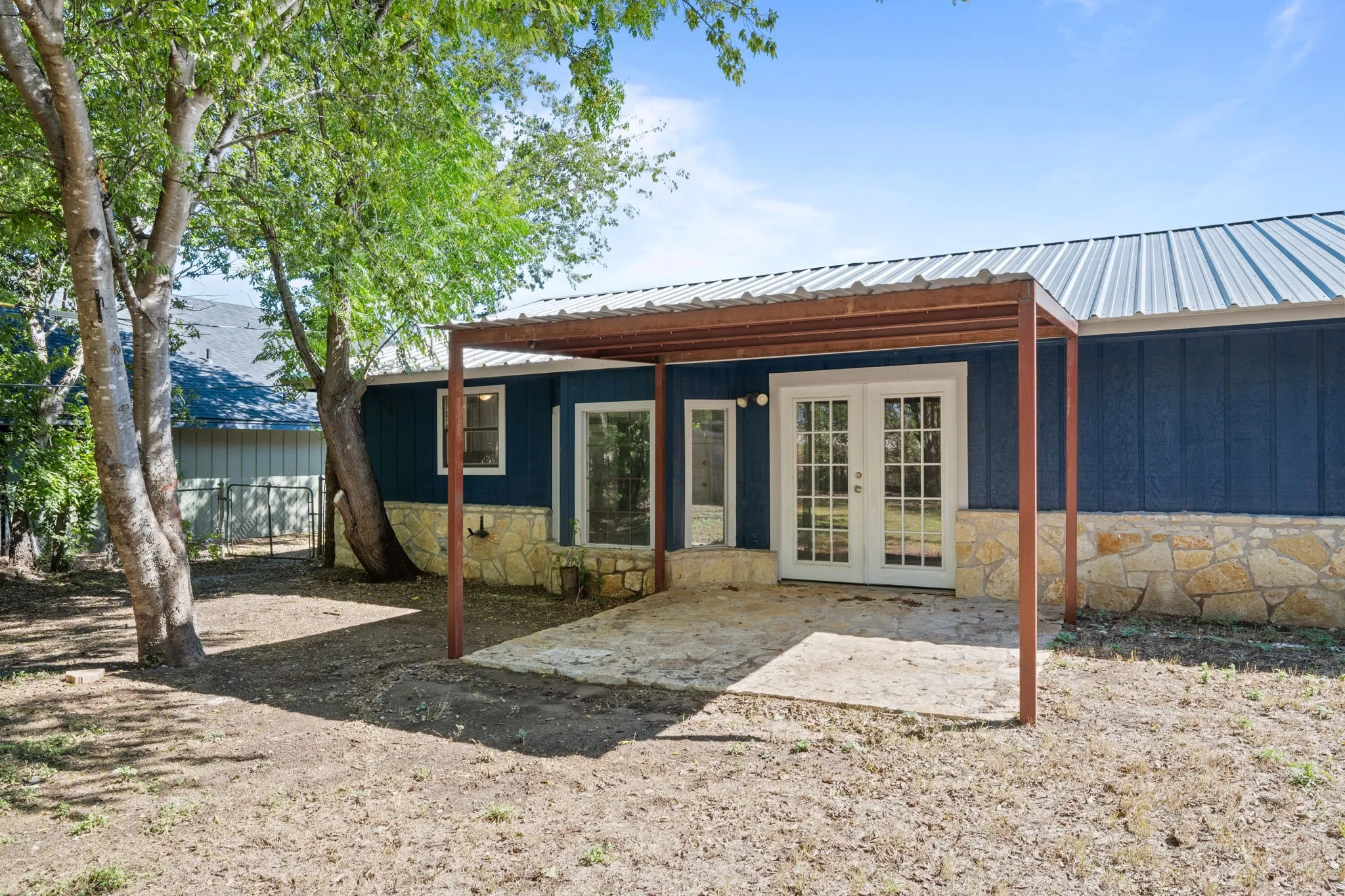Single Family Residence For Sale in Hood County , 1729 W Doyle Street, Granbury, Texas 76048, 3 Bedroom, 2 Bathroom, 2 Garage spaces, 1,203 Sqft, built in 1985, mls#21404432, Real Estate Agent in Granbury, Homes For Sale in Hood county, Homes For Sale in Granbury, Realtor in Granbury Texas, Real Estate Brokerage Independent Realty Texas, Luminita Cordes Realtor
