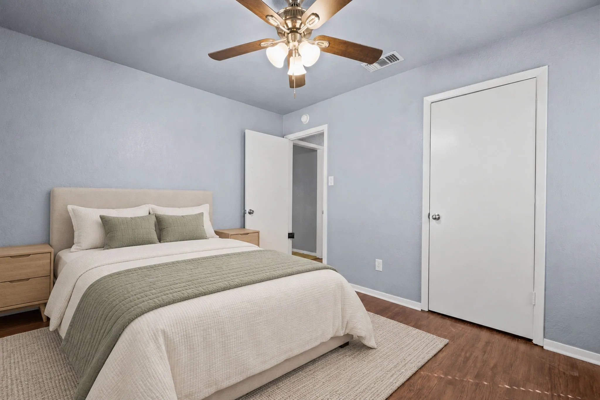 Single Family Residence For Sale in Hood County , 1729 W Doyle Street, Granbury, Texas 76048, 3 Bedroom, 2 Bathroom, 2 Garage spaces, 1,203 Sqft, built in 1985, mls#21404432, Real Estate Agent in Granbury, Homes For Sale in Hood county, Homes For Sale in Granbury, Realtor in Granbury Texas, Real Estate Brokerage Independent Realty Texas, Luminita Cordes Realtor