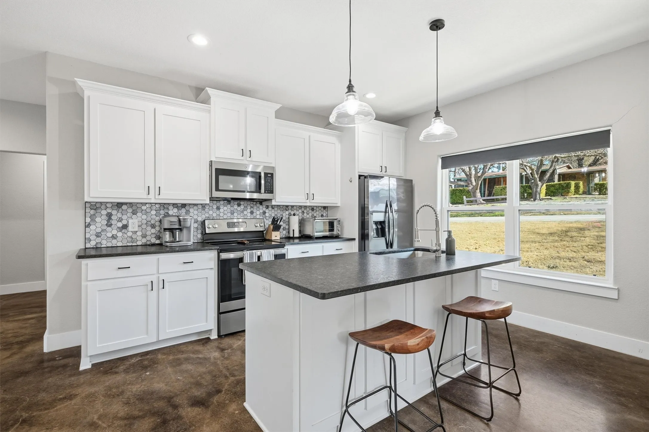 Single Family Residence For Sale in Grayson County , 265 Bentwood Drive, Pottsboro, Texas 75076, 3 Bedroom, 2 Bathroom, Garage spaces, 1,474 Sqft, built in 2022, mls#21406644, Real Estate Agent in Pottsboro, Homes For Sale in Grayson county, Homes For Sale in Pottsboro, Realtor in Pottsboro Texas, Real Estate Brokerage Independent Realty Texas, Luminita Cordes Realtor