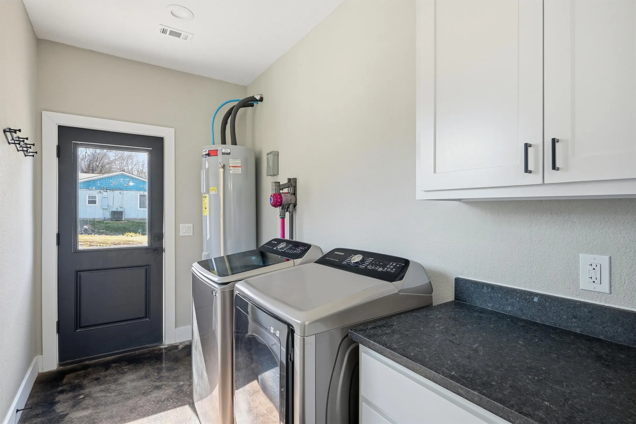 Single Family Residence For Sale in Grayson County , 265 Bentwood Drive, Pottsboro, Texas 75076, 3 Bedroom, 2 Bathroom, Garage spaces, 1,474 Sqft, built in 2022, mls#21406644, Real Estate Agent in Pottsboro, Homes For Sale in Grayson county, Homes For Sale in Pottsboro, Realtor in Pottsboro Texas, Real Estate Brokerage Independent Realty Texas, Luminita Cordes Realtor